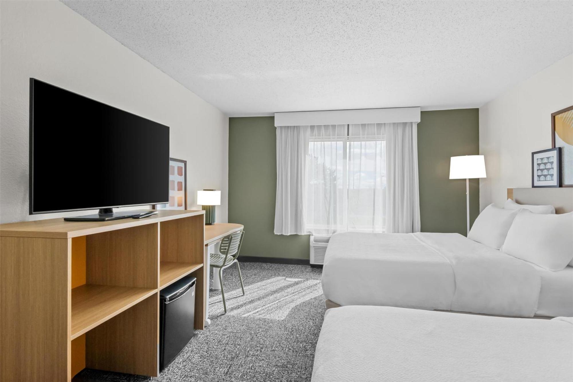 Queen Room Two Queen Beds Hearing Access