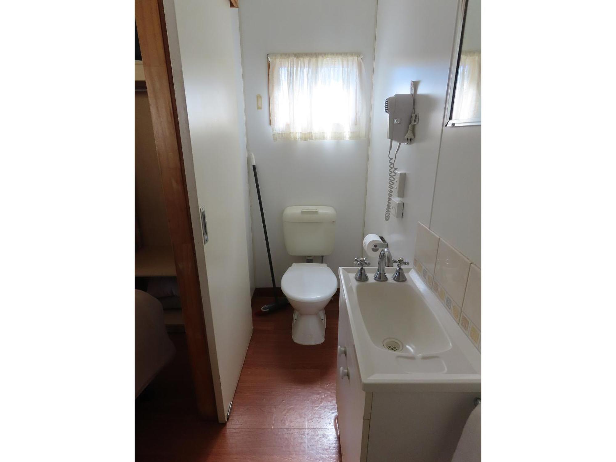 Deluxe 3 Bedroom Cabin - Not Pet Friendly