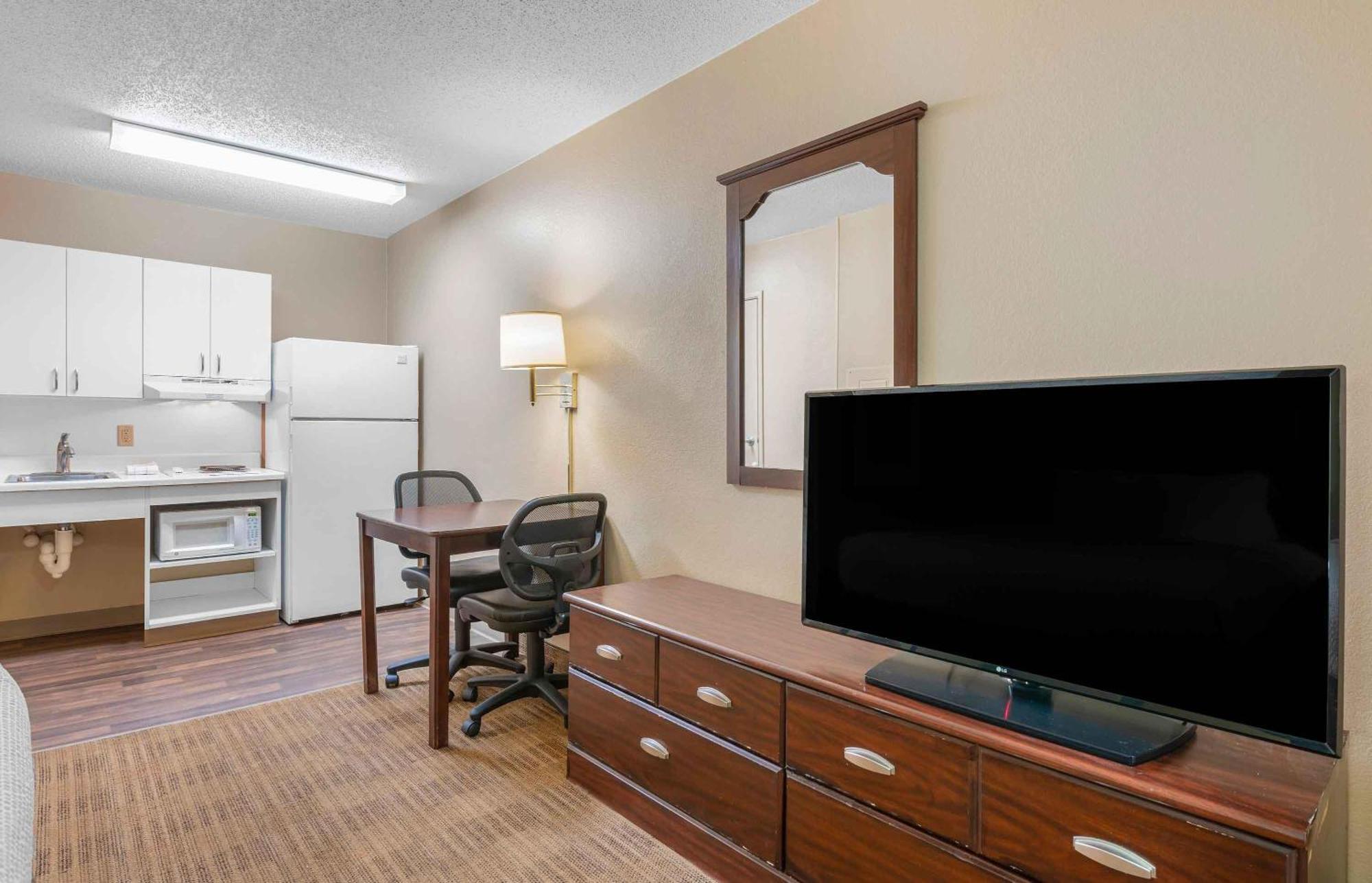 Queen Studio One Queen Bed Disability Access or Non-Smoking