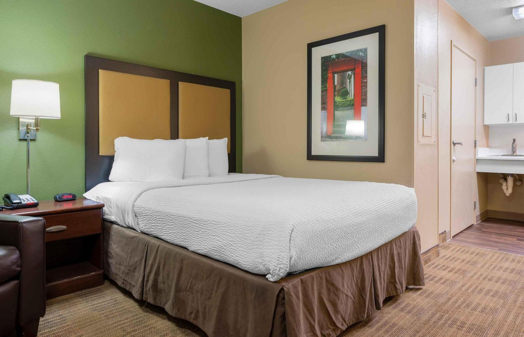 Queen Studio One Queen Bed Disability Access or Non-Smoking