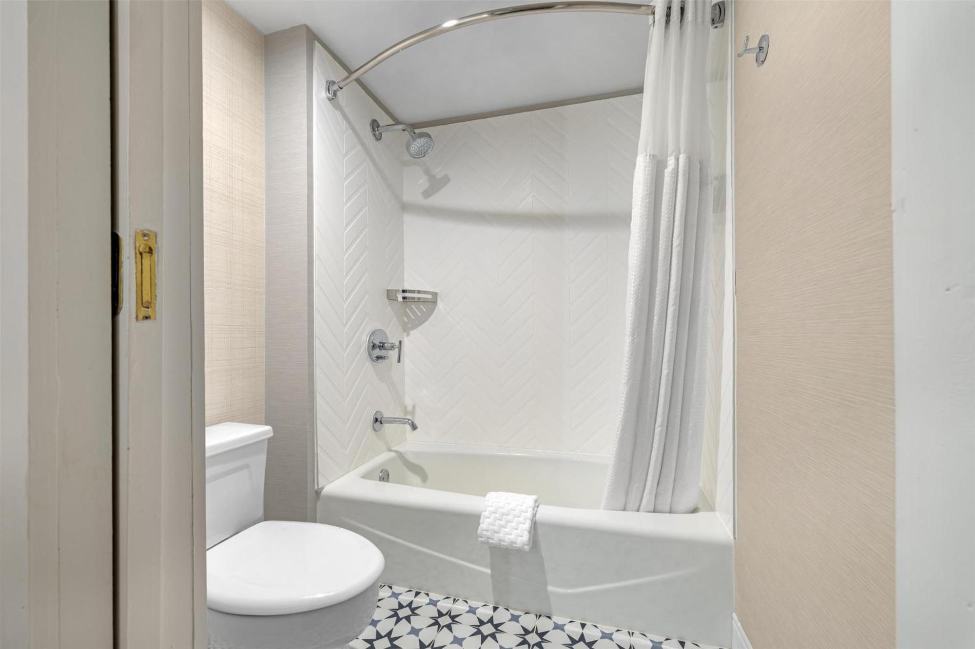 King Room with Sofa Bed and River View - Non-Smoking