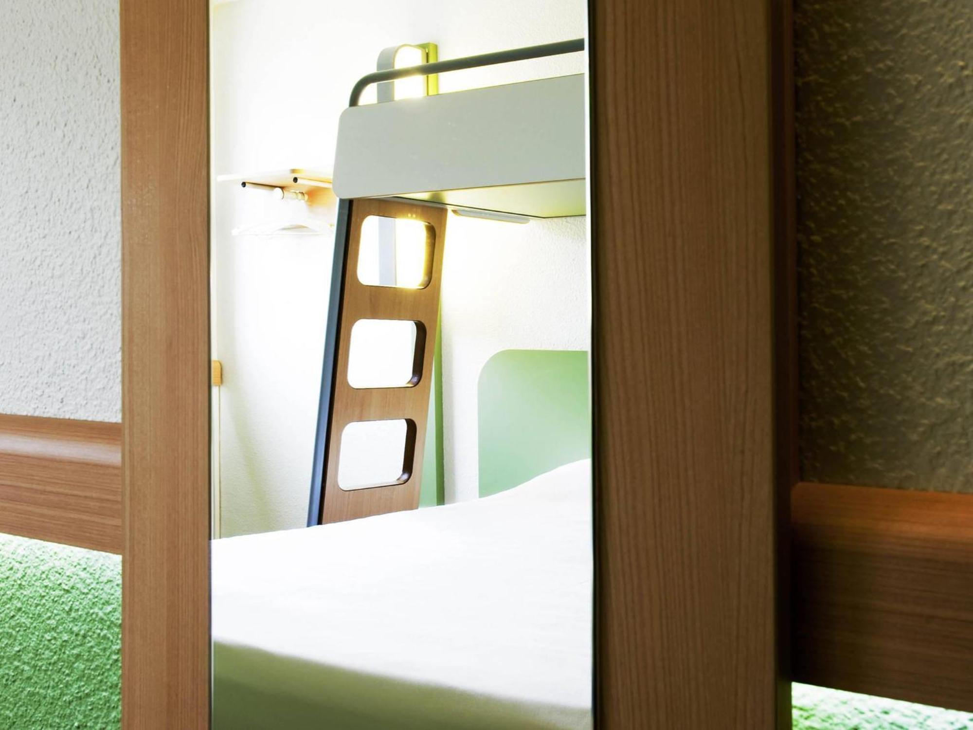 Triple Room One Double Bed One Bunk Bed,1188033118:JPEG