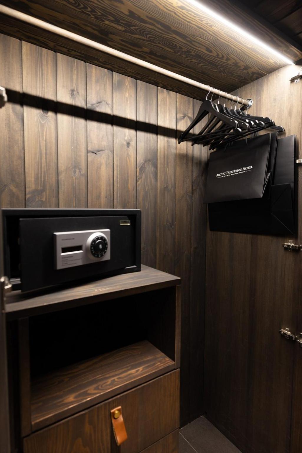 Suite Kitchenette,1765944643:JPEG