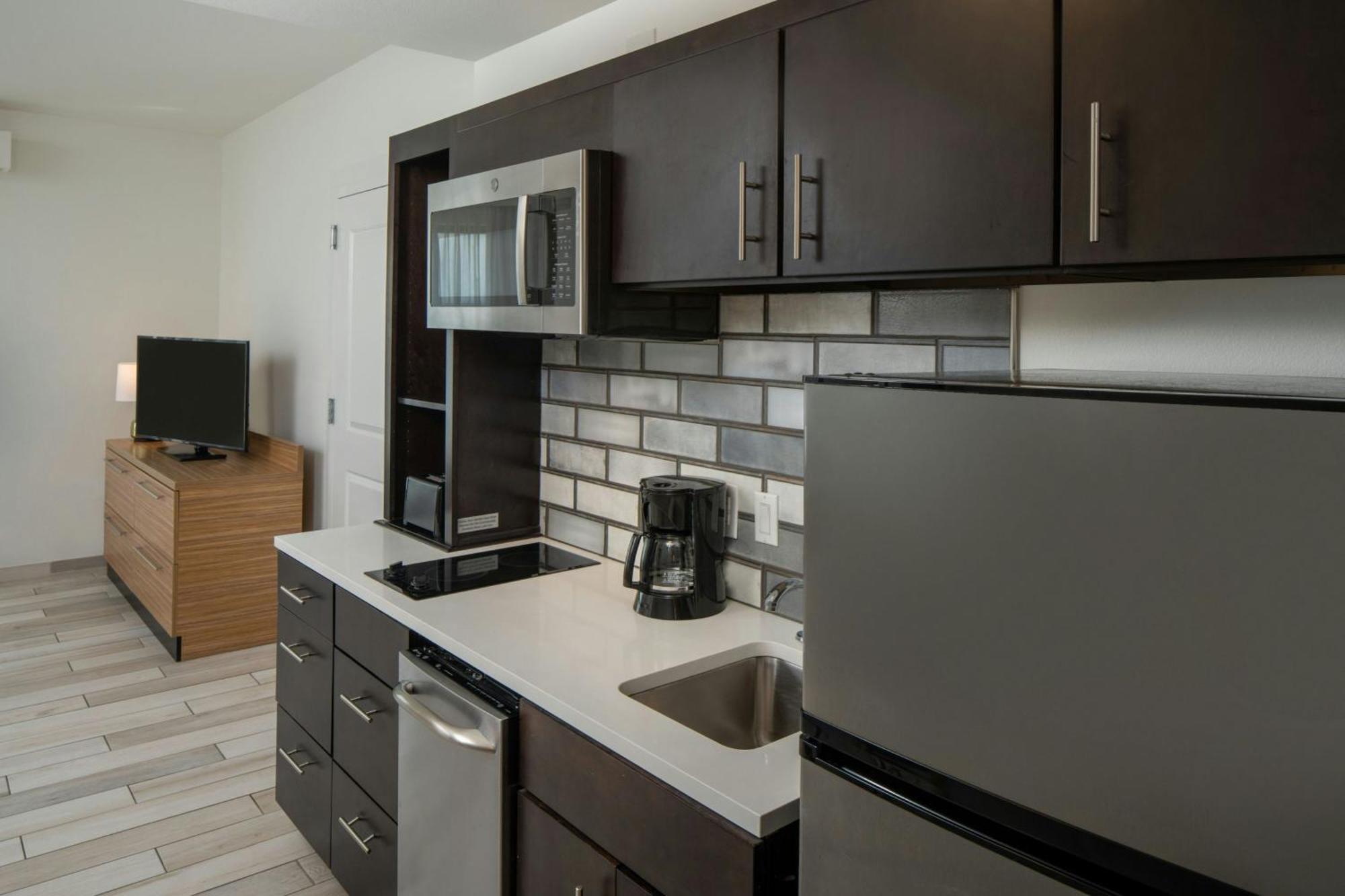 One-Bedroom Suite,1705031646:JPEG