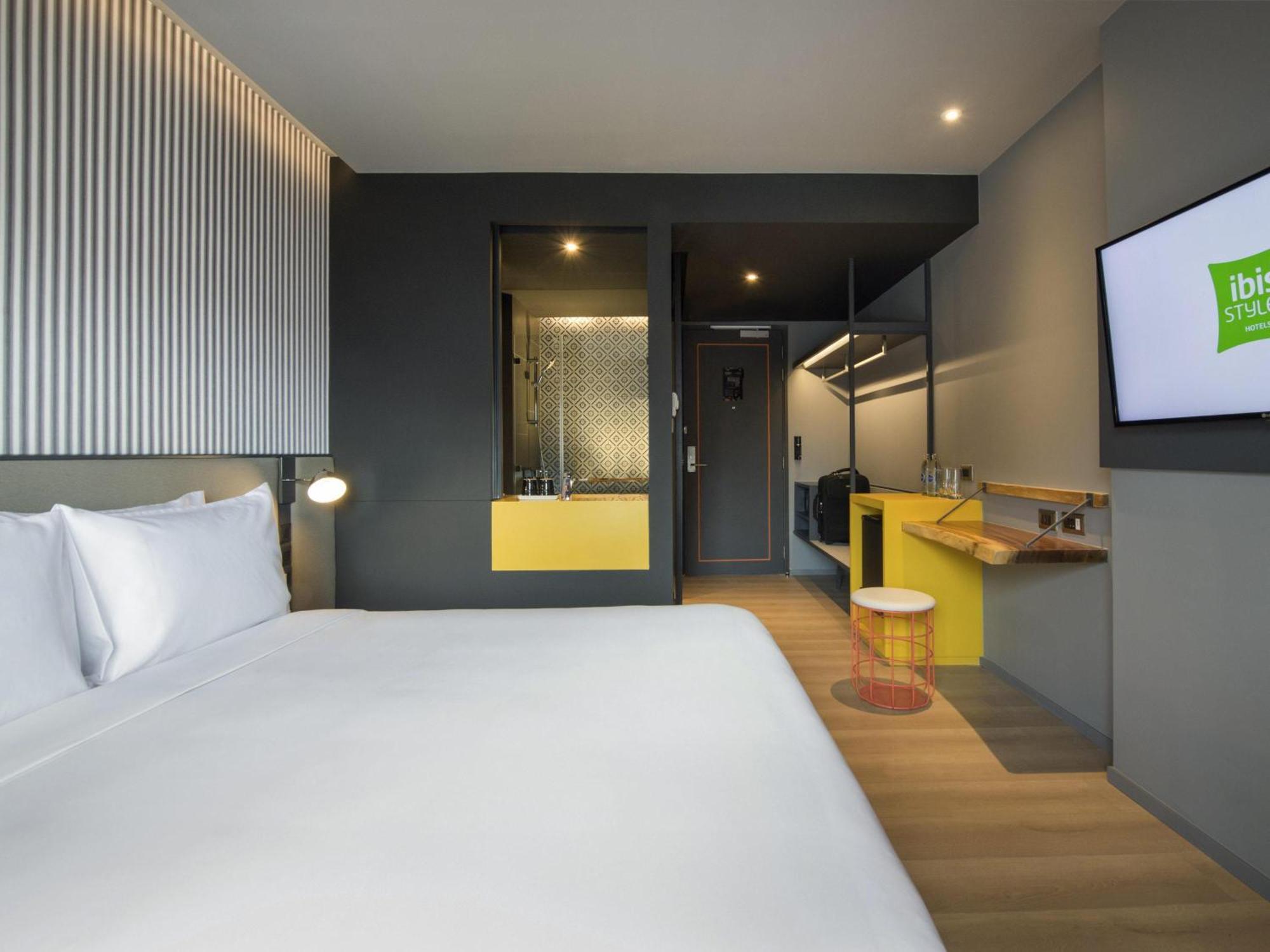 Standard Queen Room