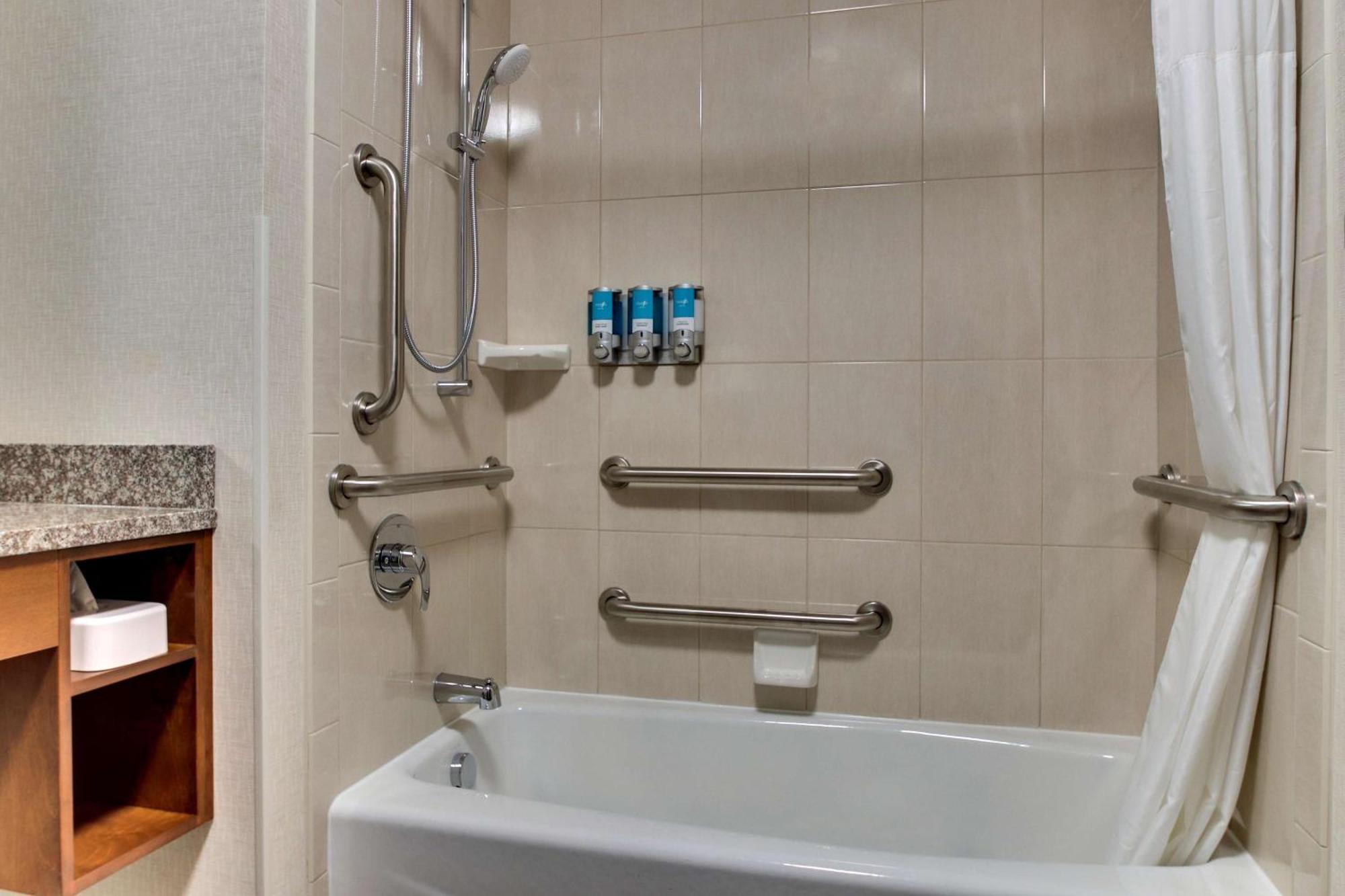 Deluxe Queen Room Two Queen Beds Accessible Tub