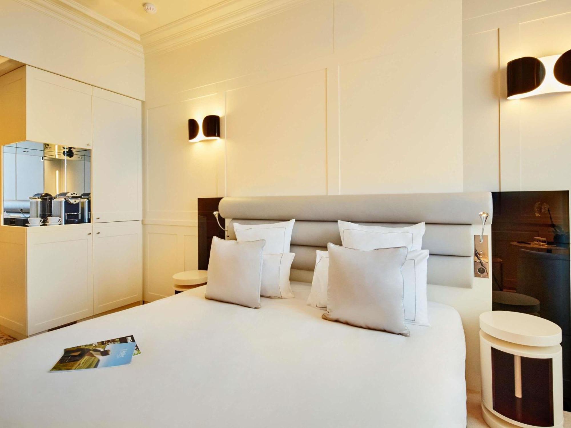 Deluxe Room Large Bed