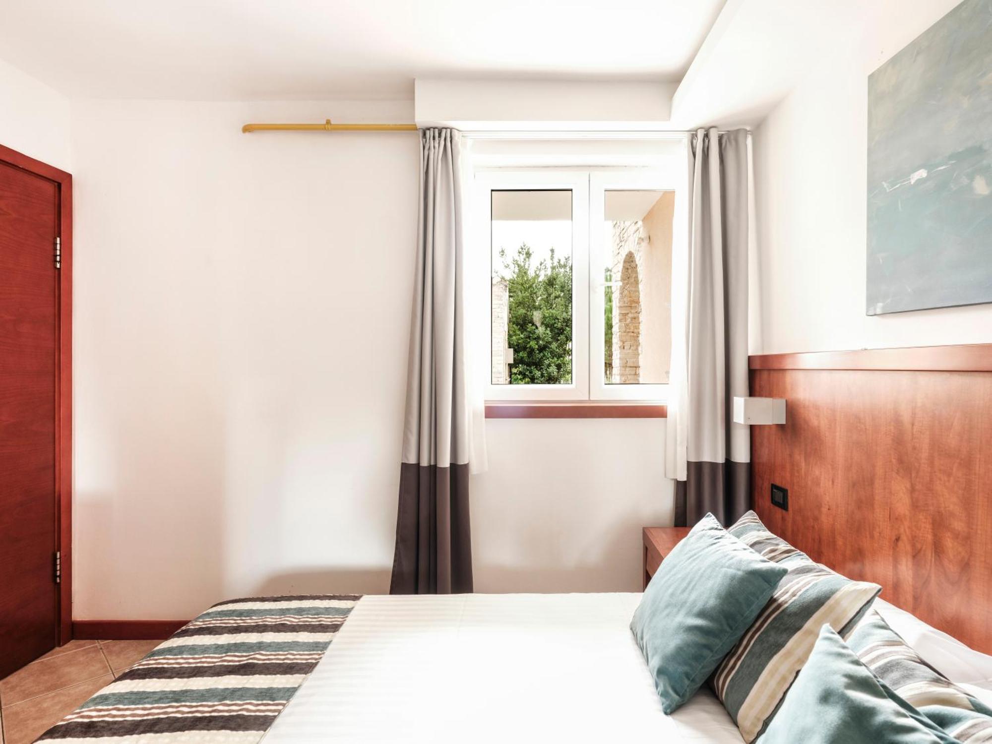Comfort Two-Bedroom Apartment (5 Adults)
