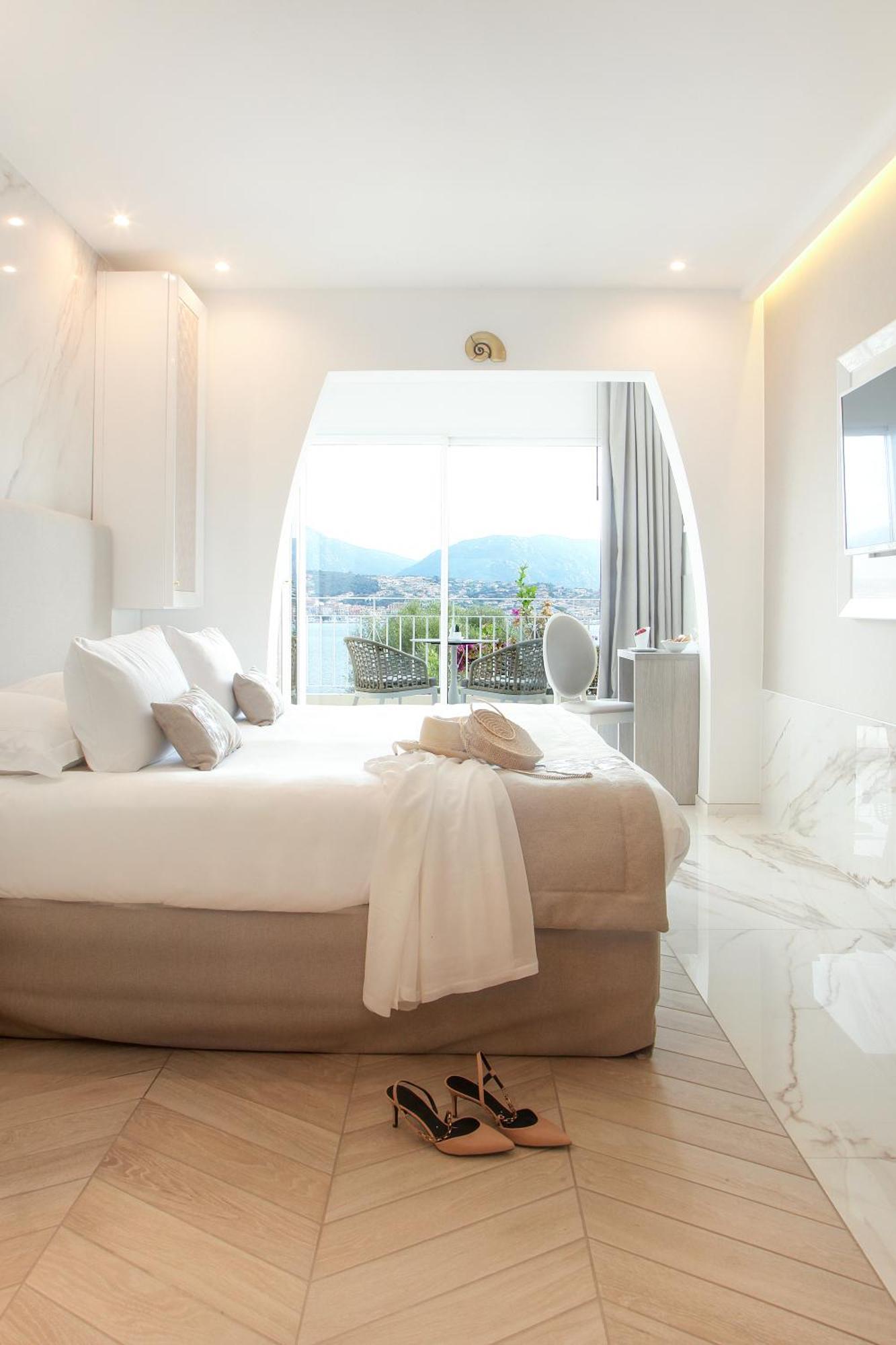 superior chic room