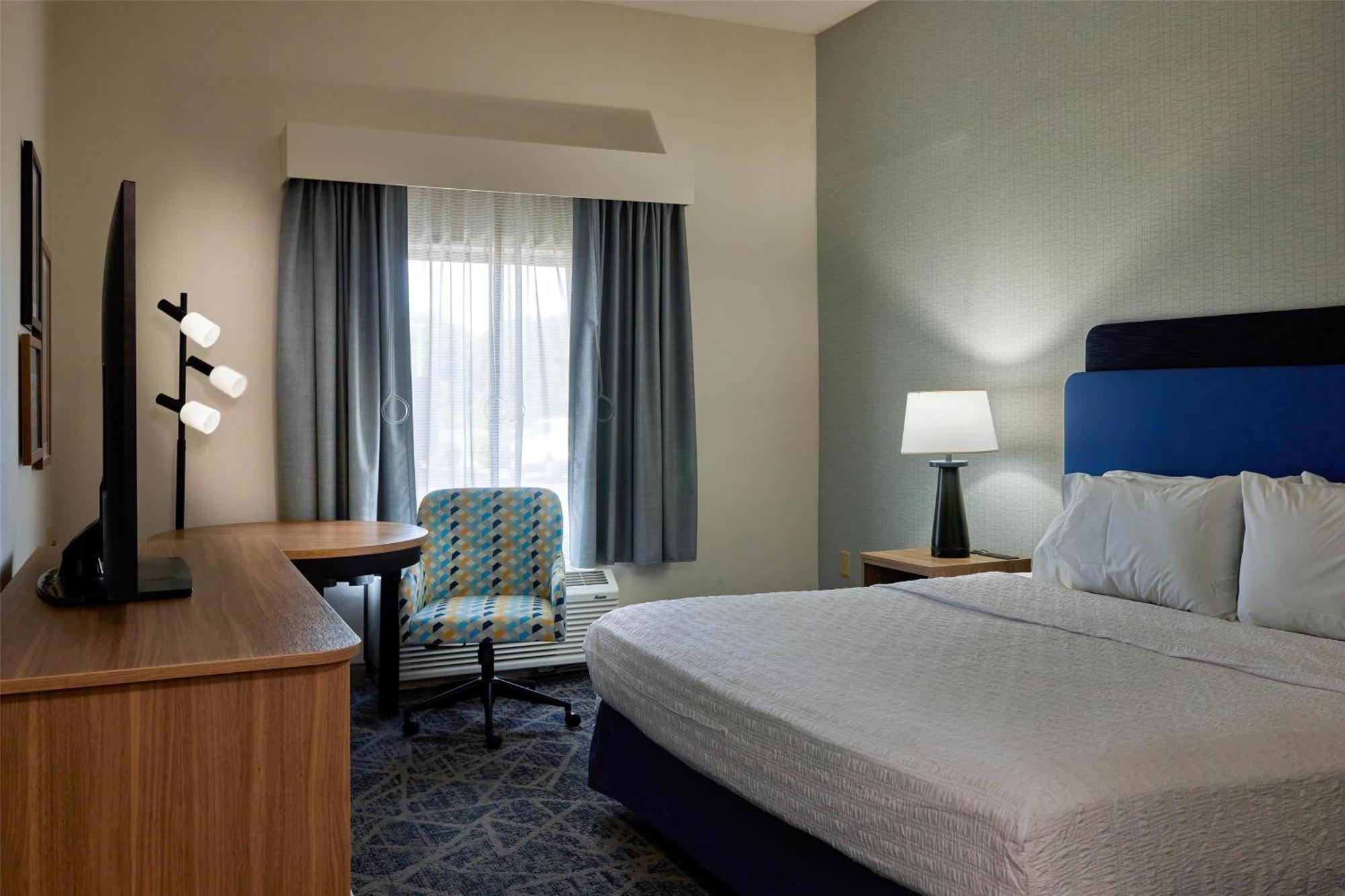 King Room with Accessible Tub - Mobility and Hearing Access/Non-Smoking