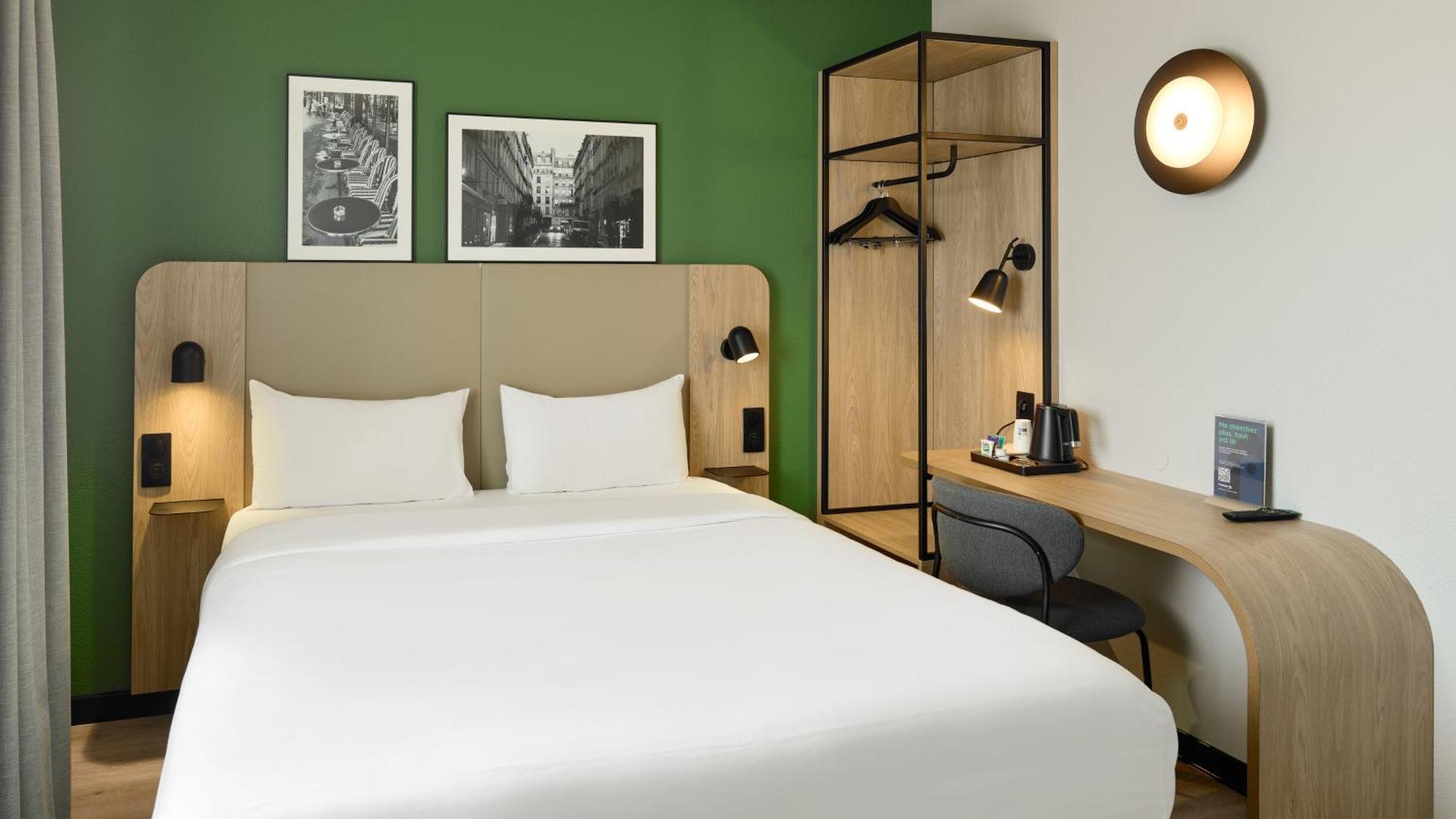 Standard Room 1 Queen Bed