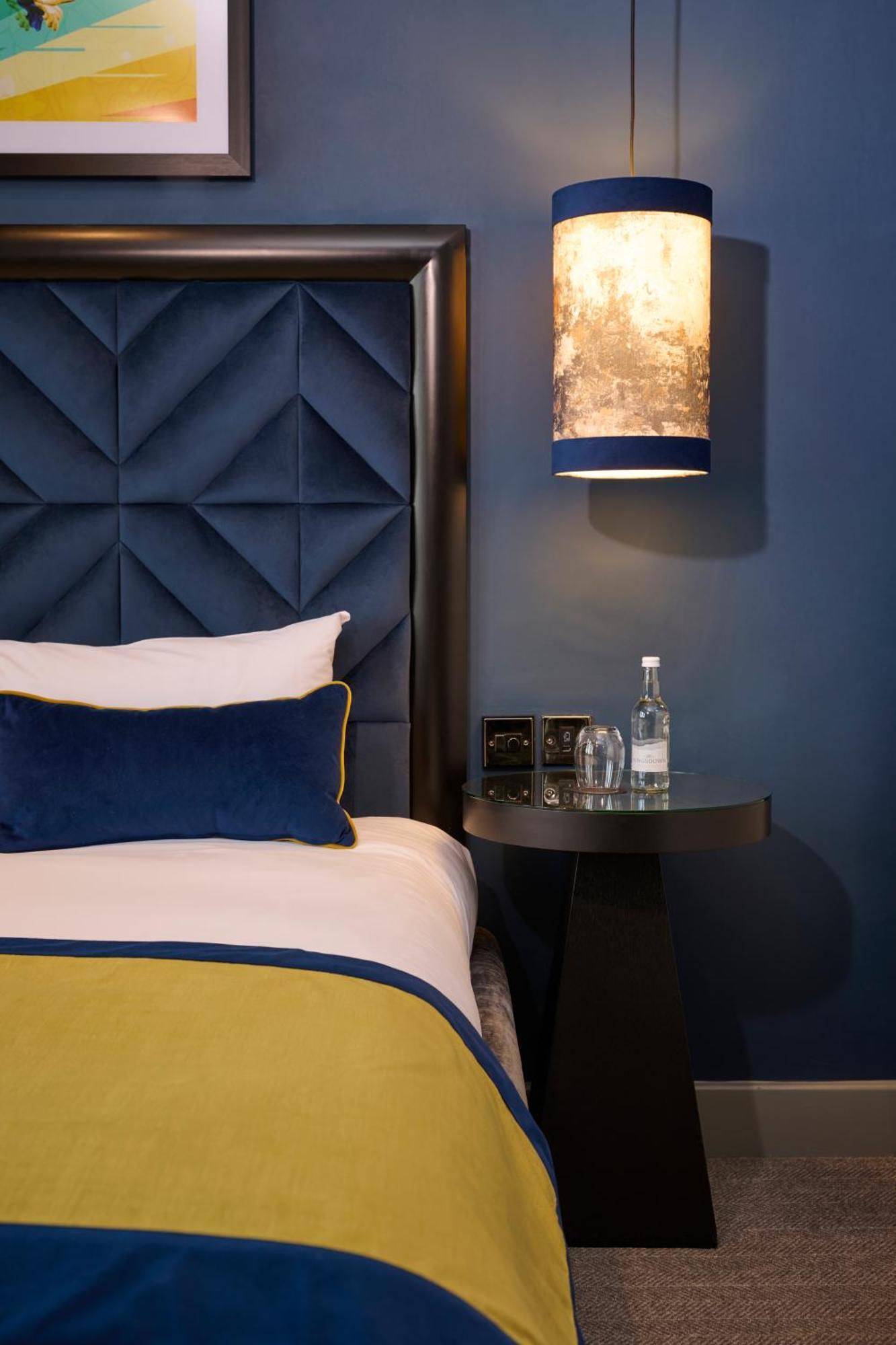 Club Twin,1705611394:JPEG