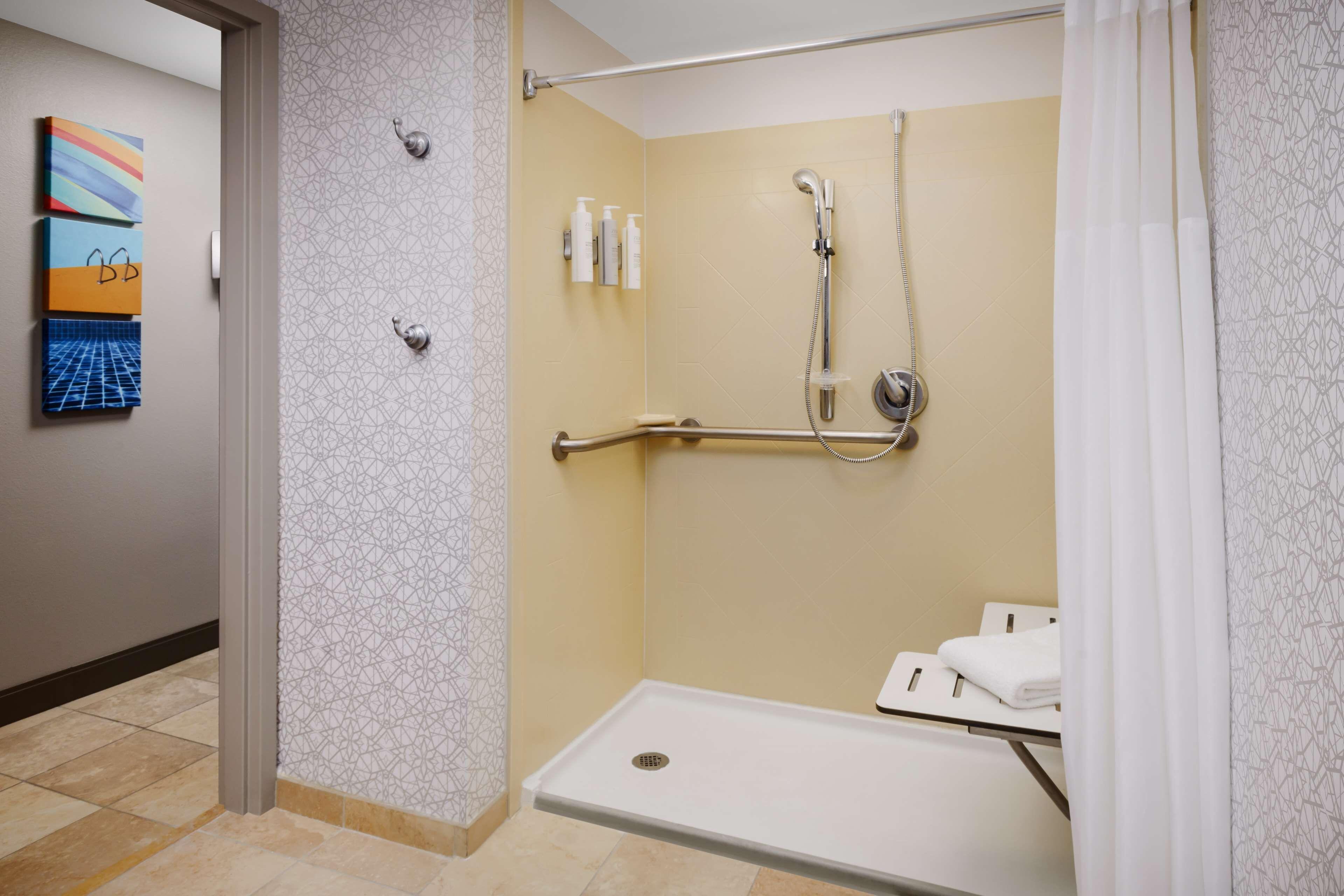 Queen Room Roll Shower Mobility Access or Non-Smoking