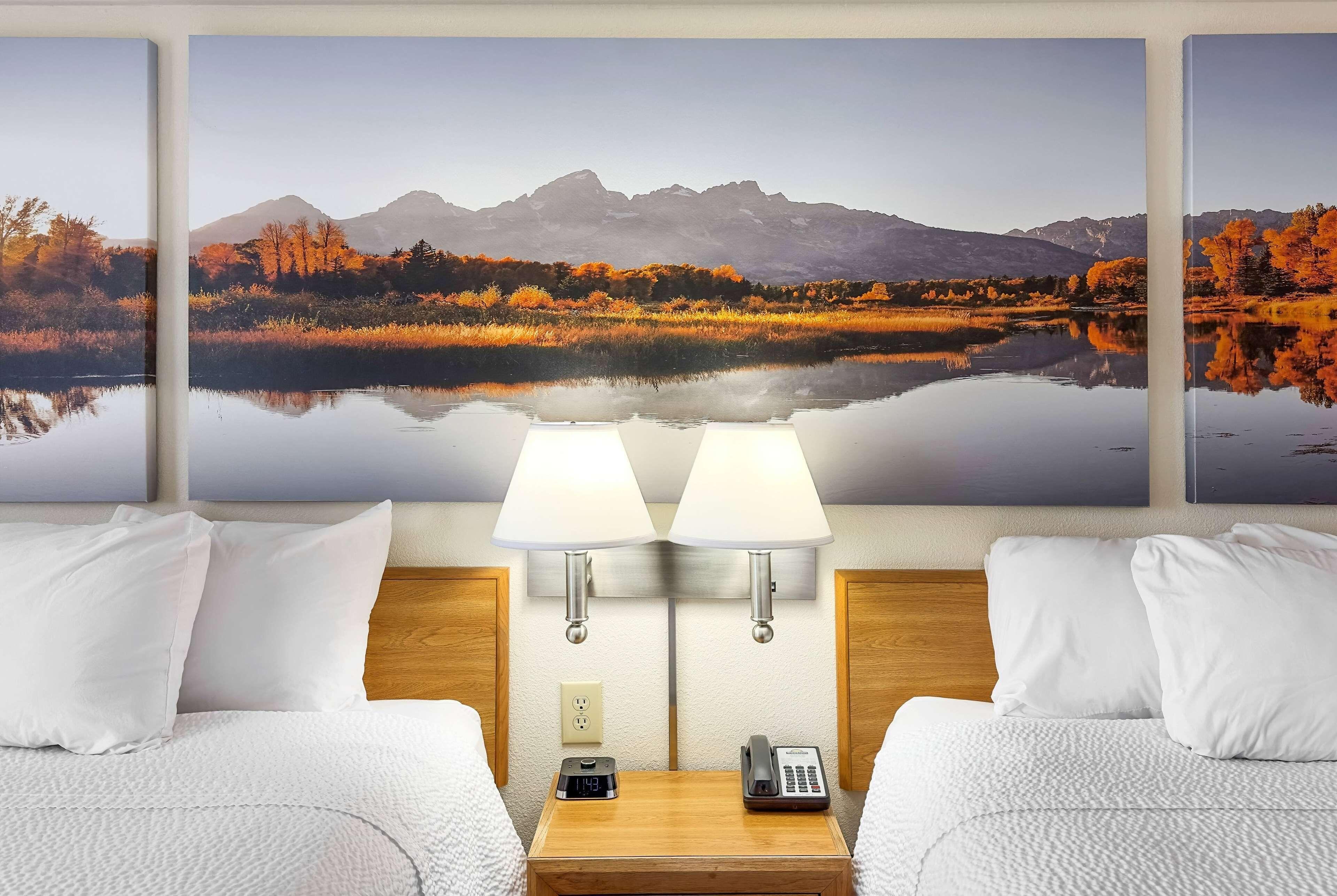 Deluxe Queen Room with Two Queen Beds - Non-Smoking