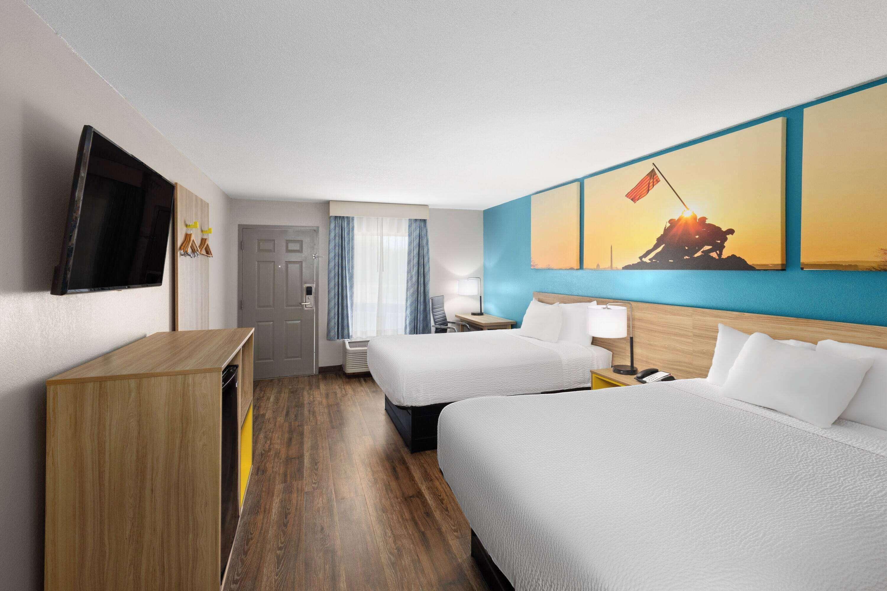 Queen Room Two Queen Beds Smoking