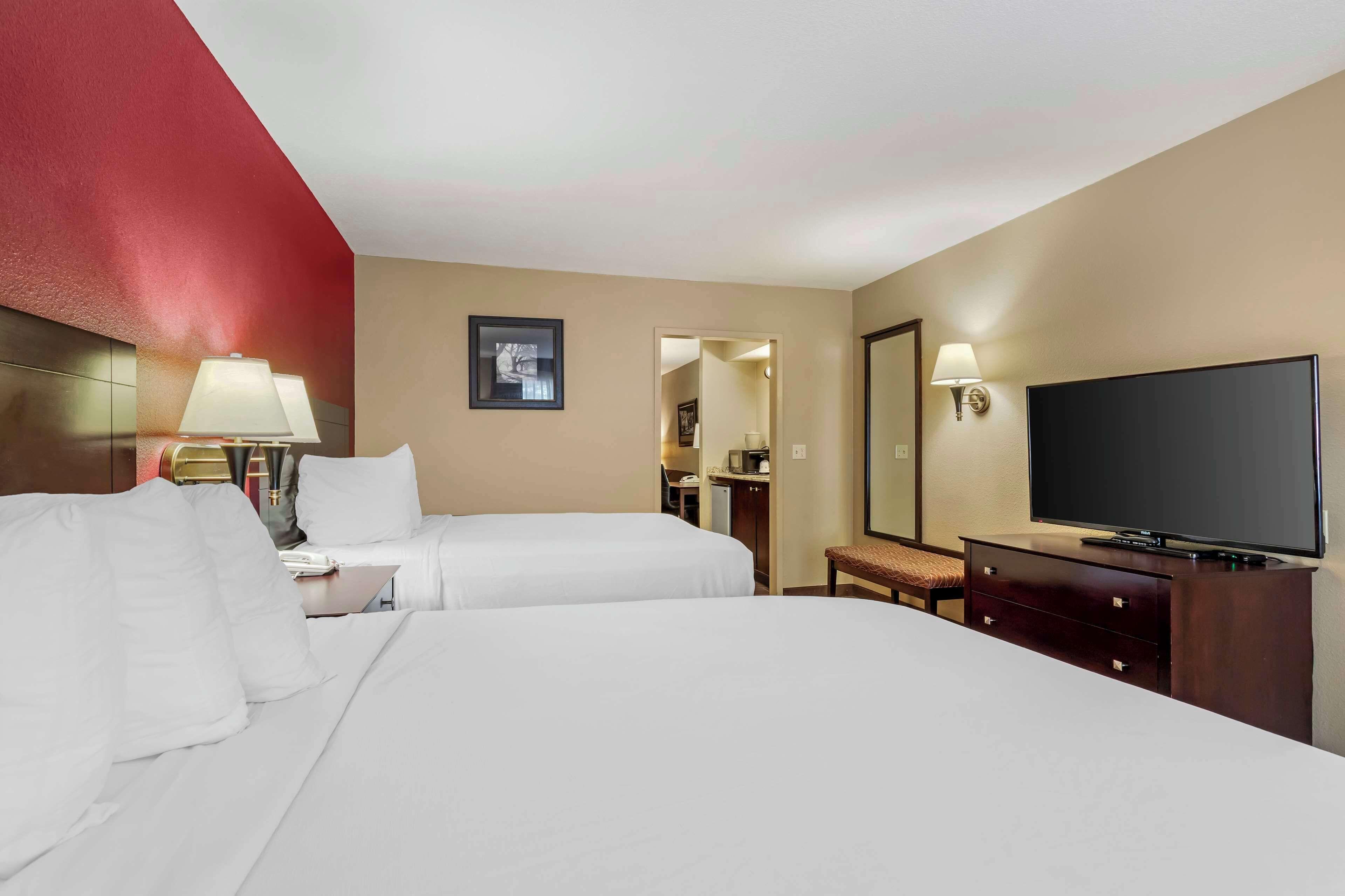 Queen Suite with Two Queen Beds - Non-Smoking