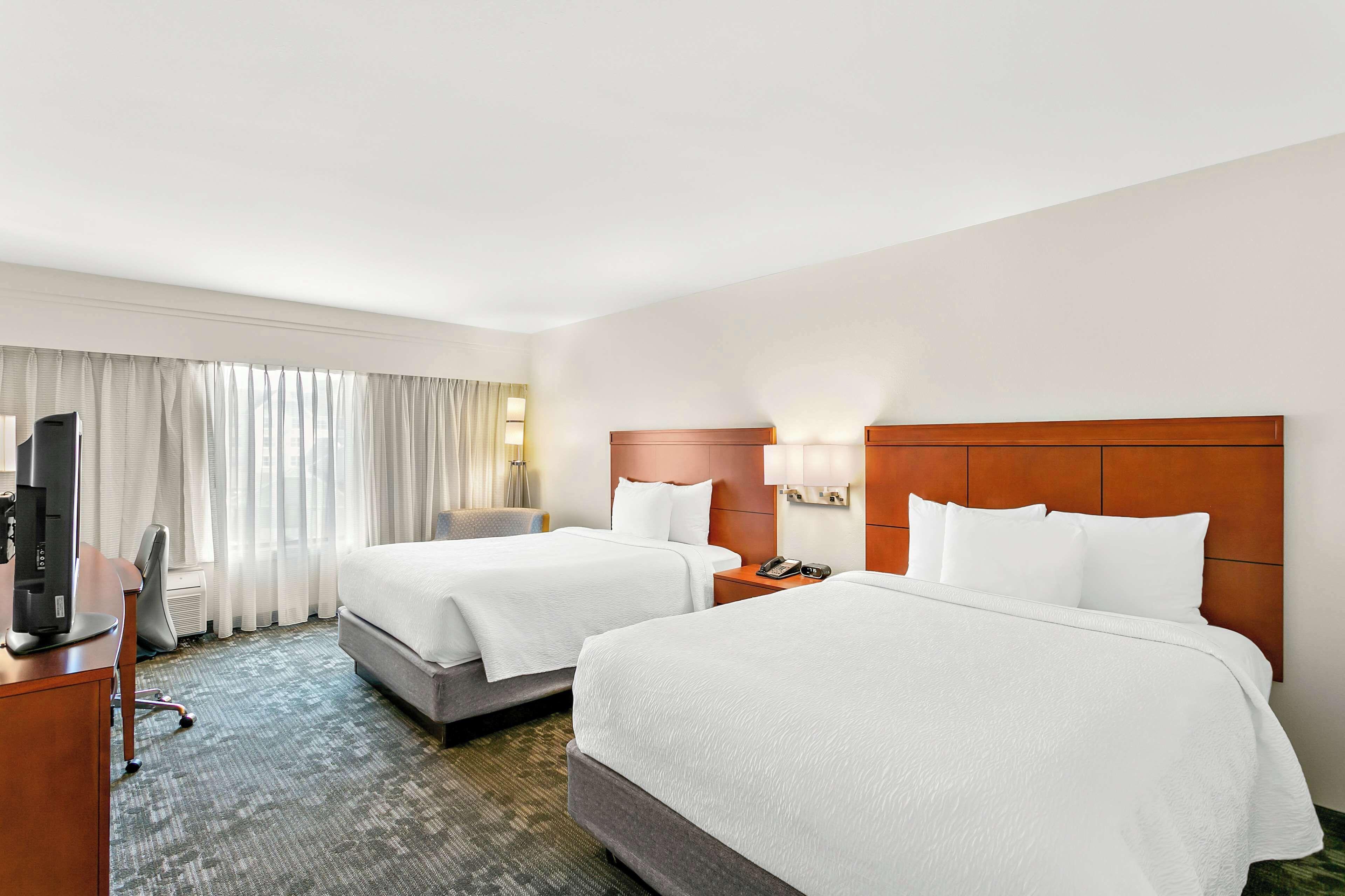 Queen Room Two Queen Beds Hearing Accessible