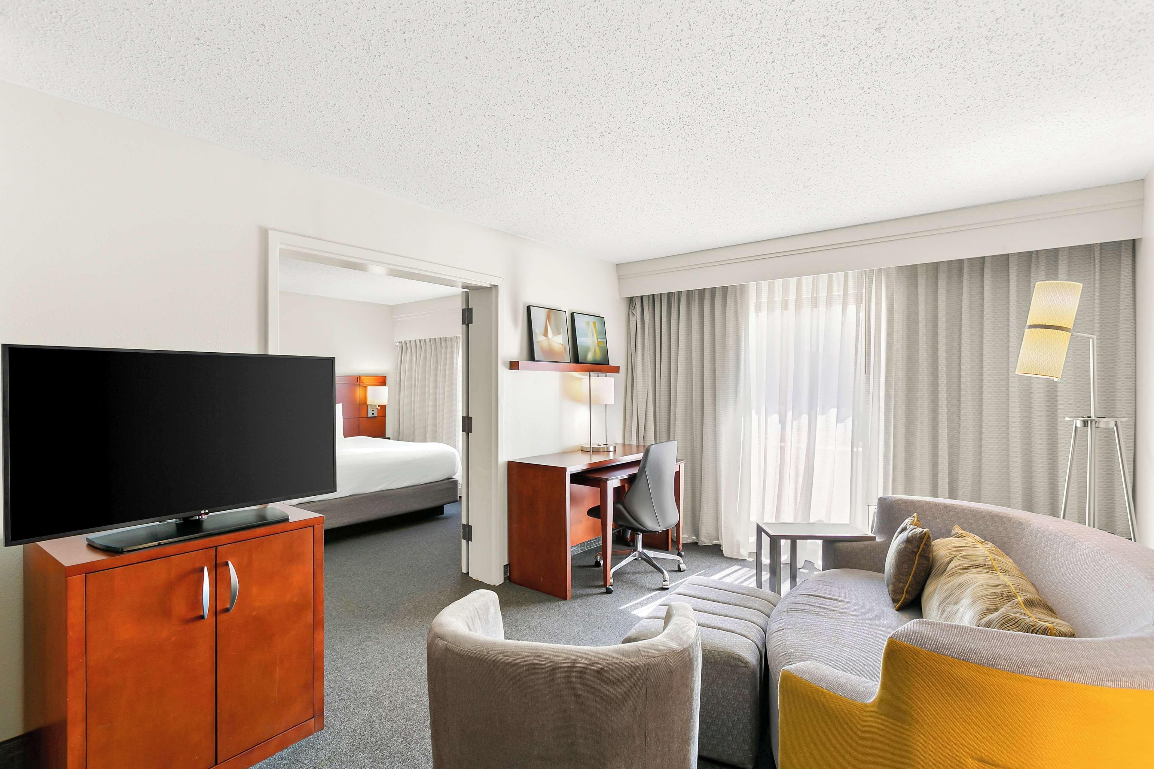 One-Bedroom King Suite