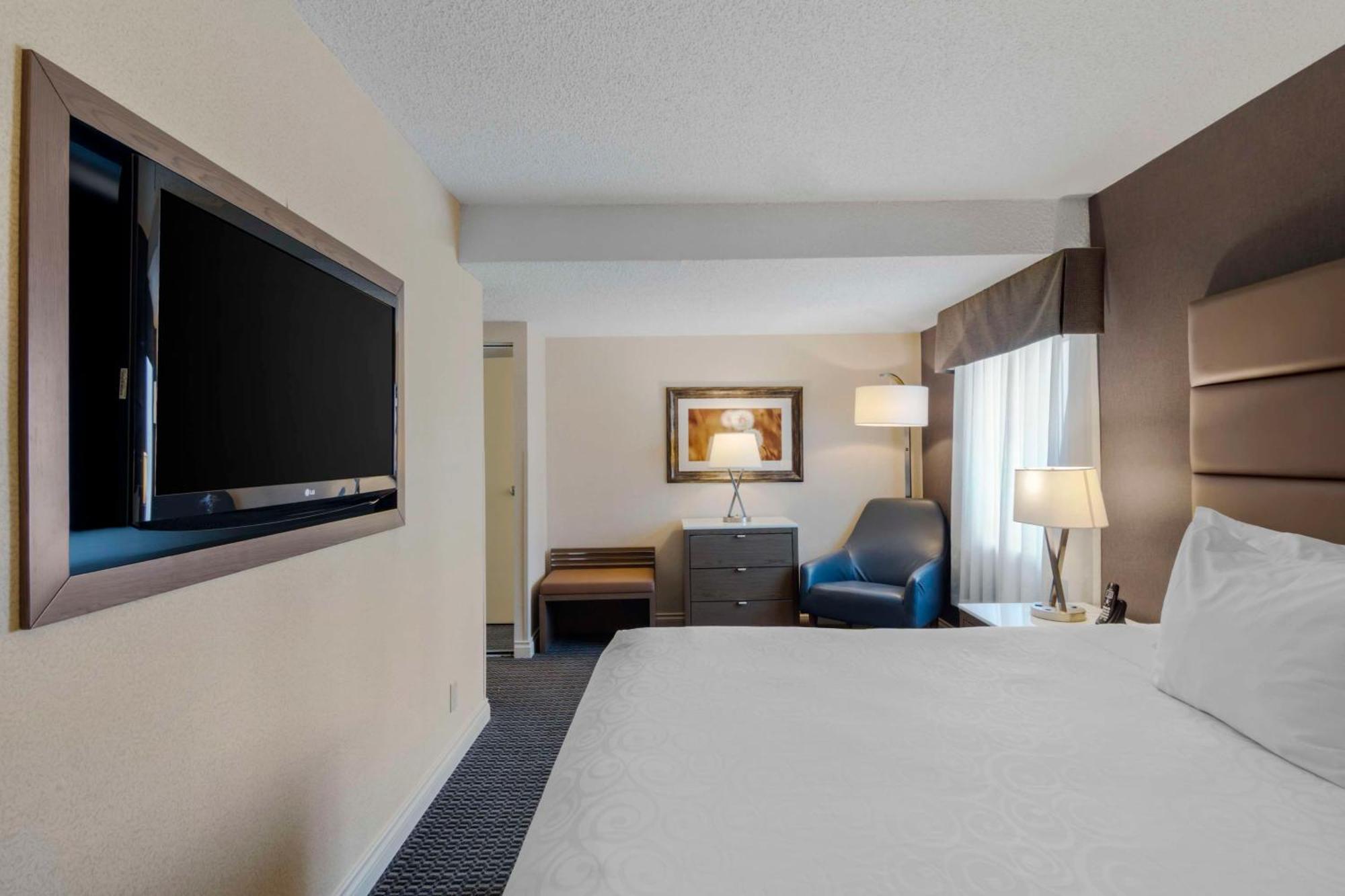 Executive Room 1 King Bed Non Smoking Balcony