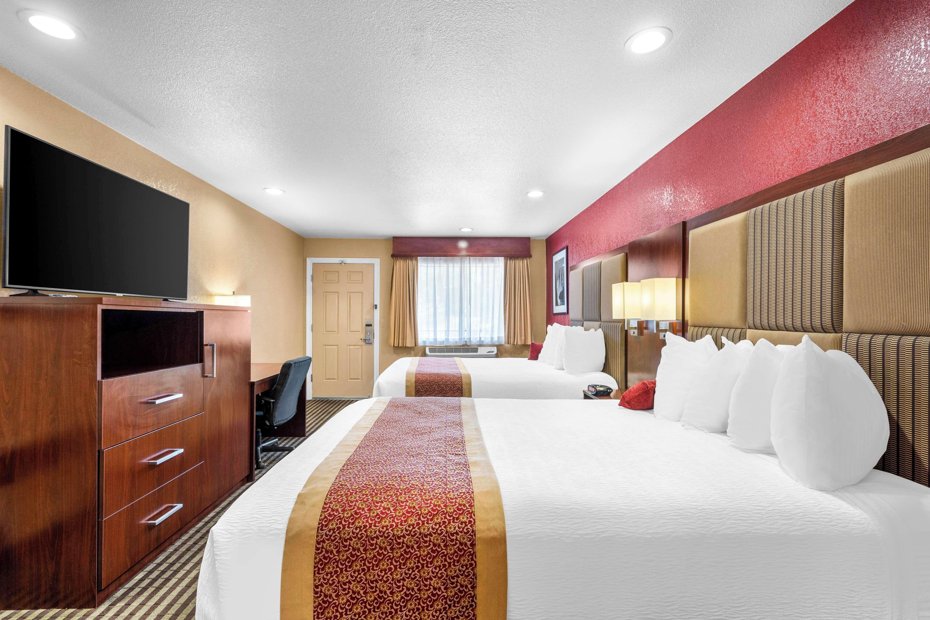 Queen Room Two Queen Beds
