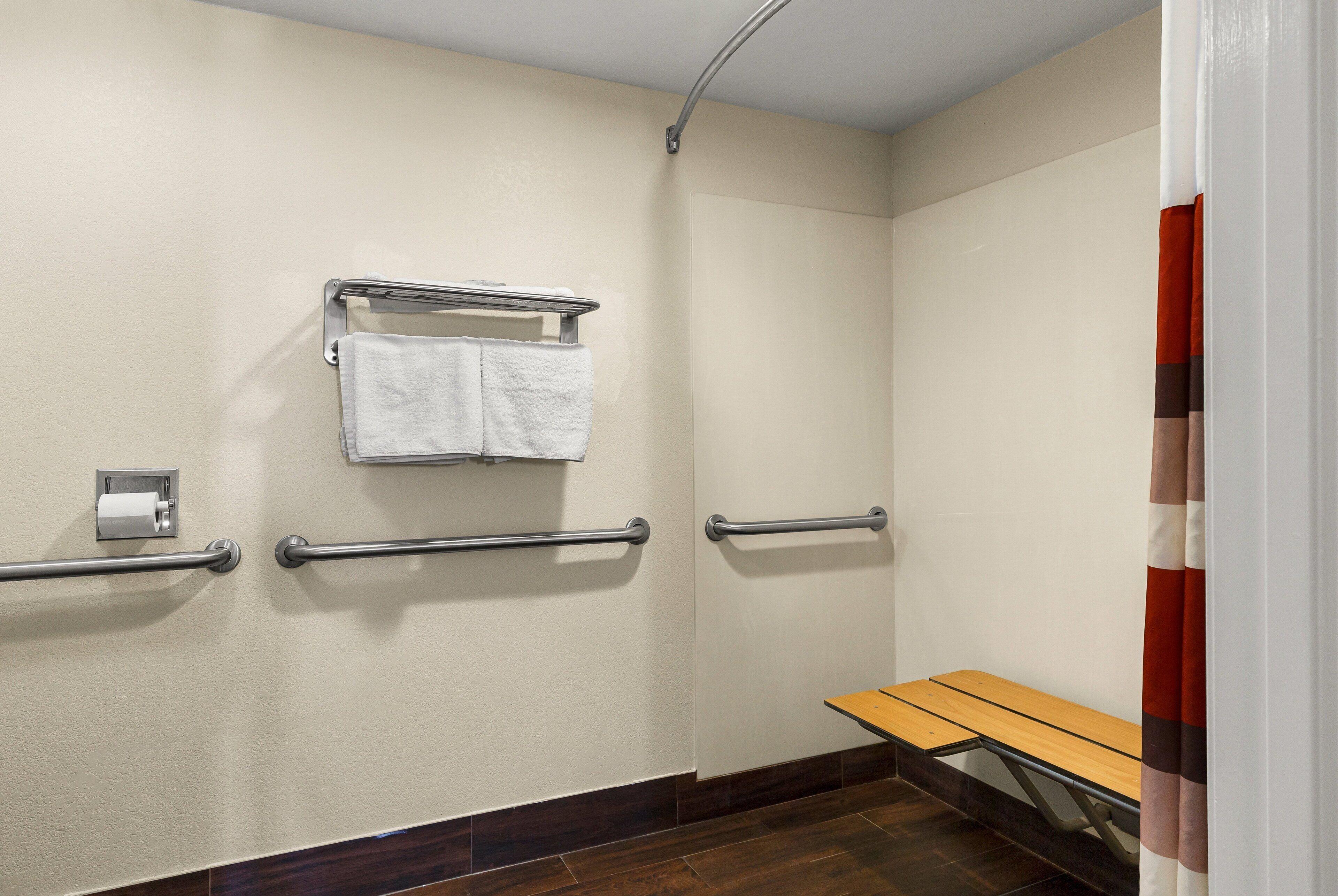 Standard King Room Disability Access Roll-ln Shower Non-Smoking