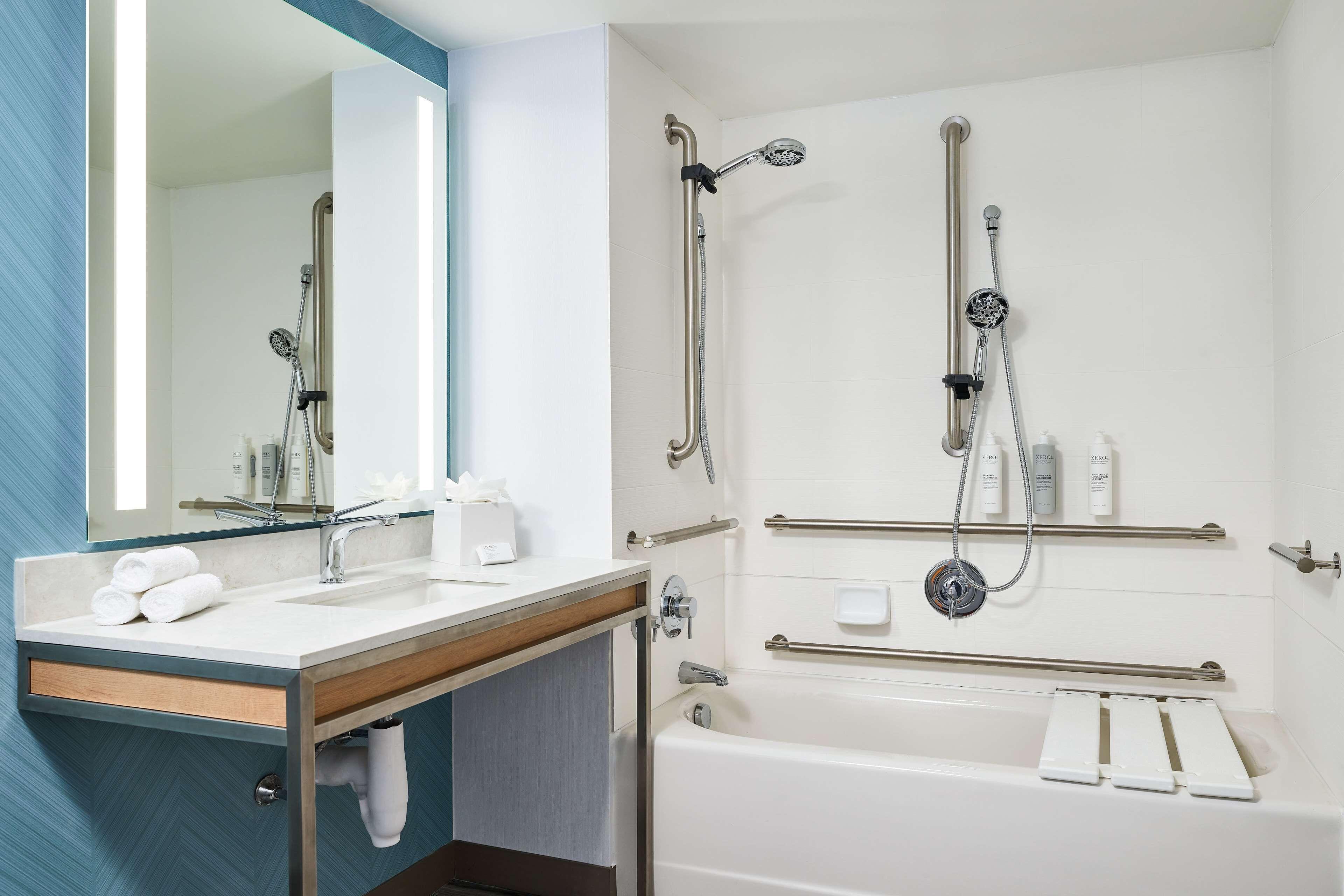 King Room with Accessible Tub - Mobility Access