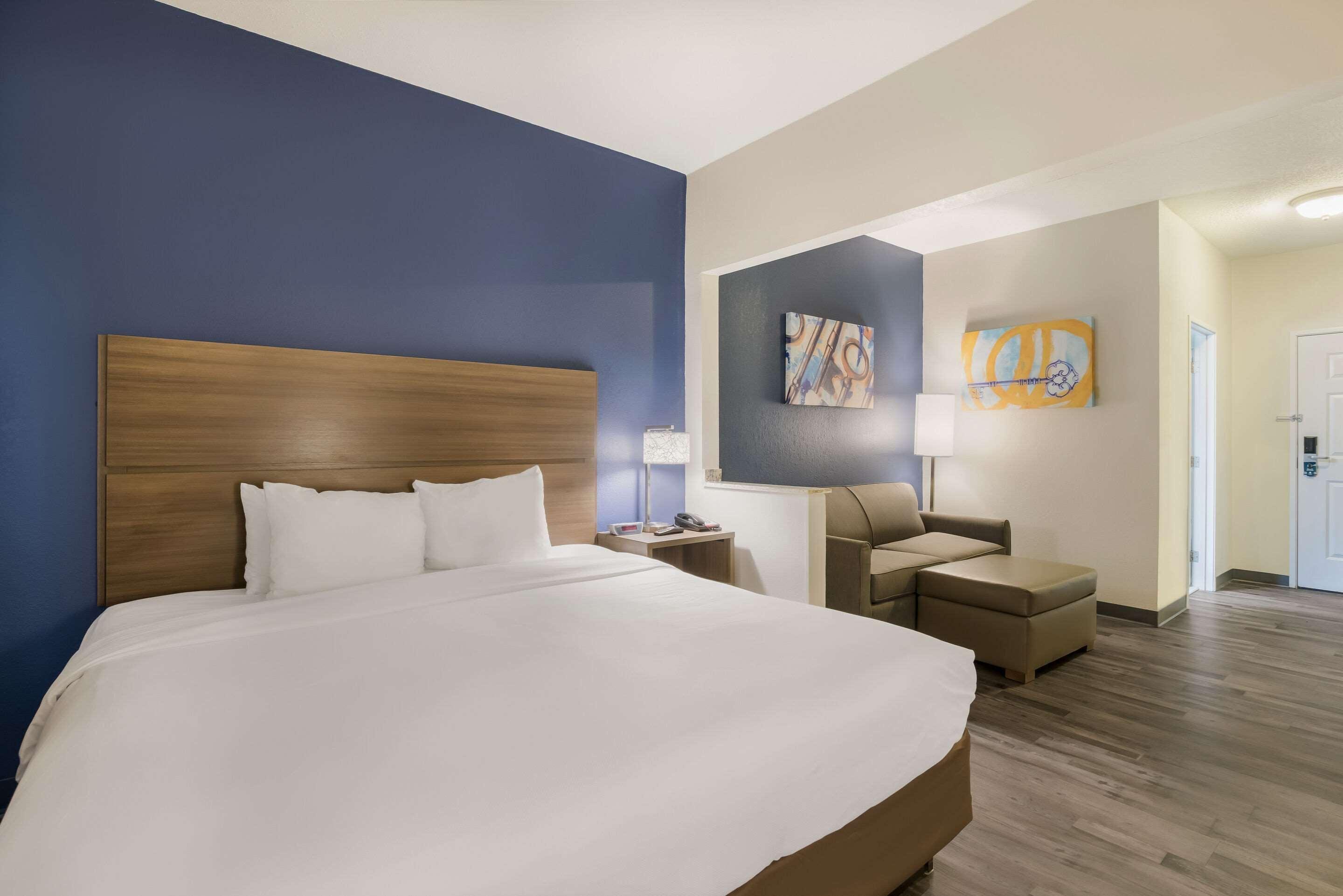 Superior Efficiency King Suite Non Smoking