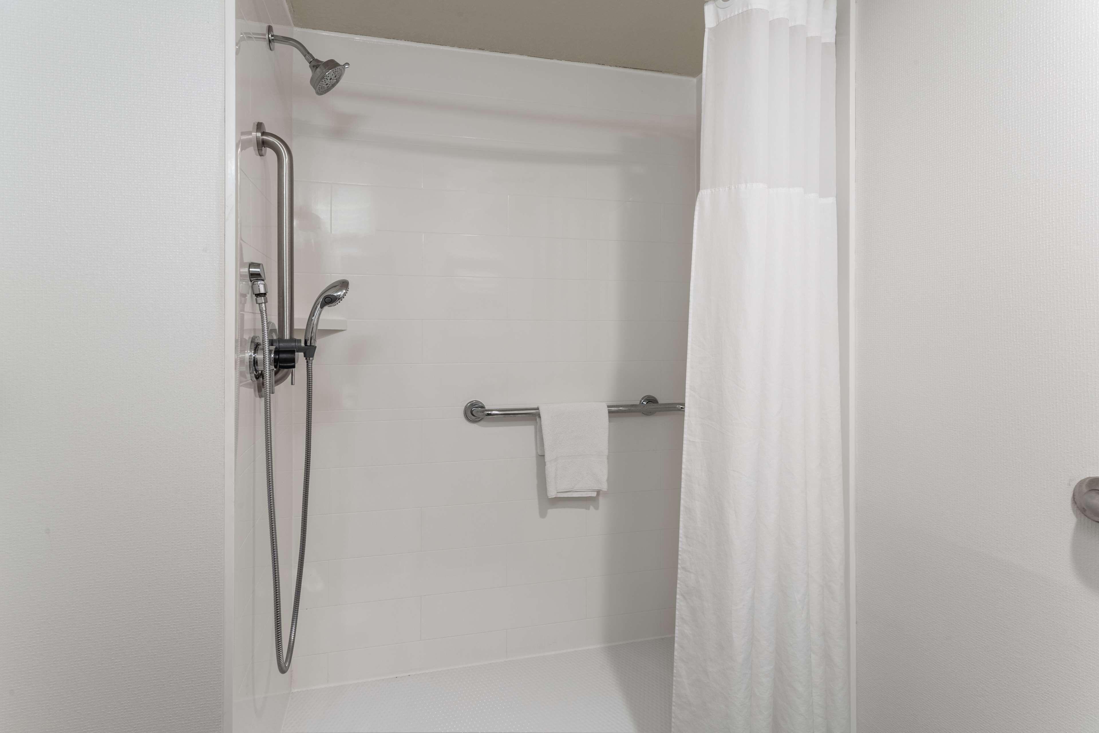 King Room Accessible Tub Mobility Hearing Access or Non-Smoking