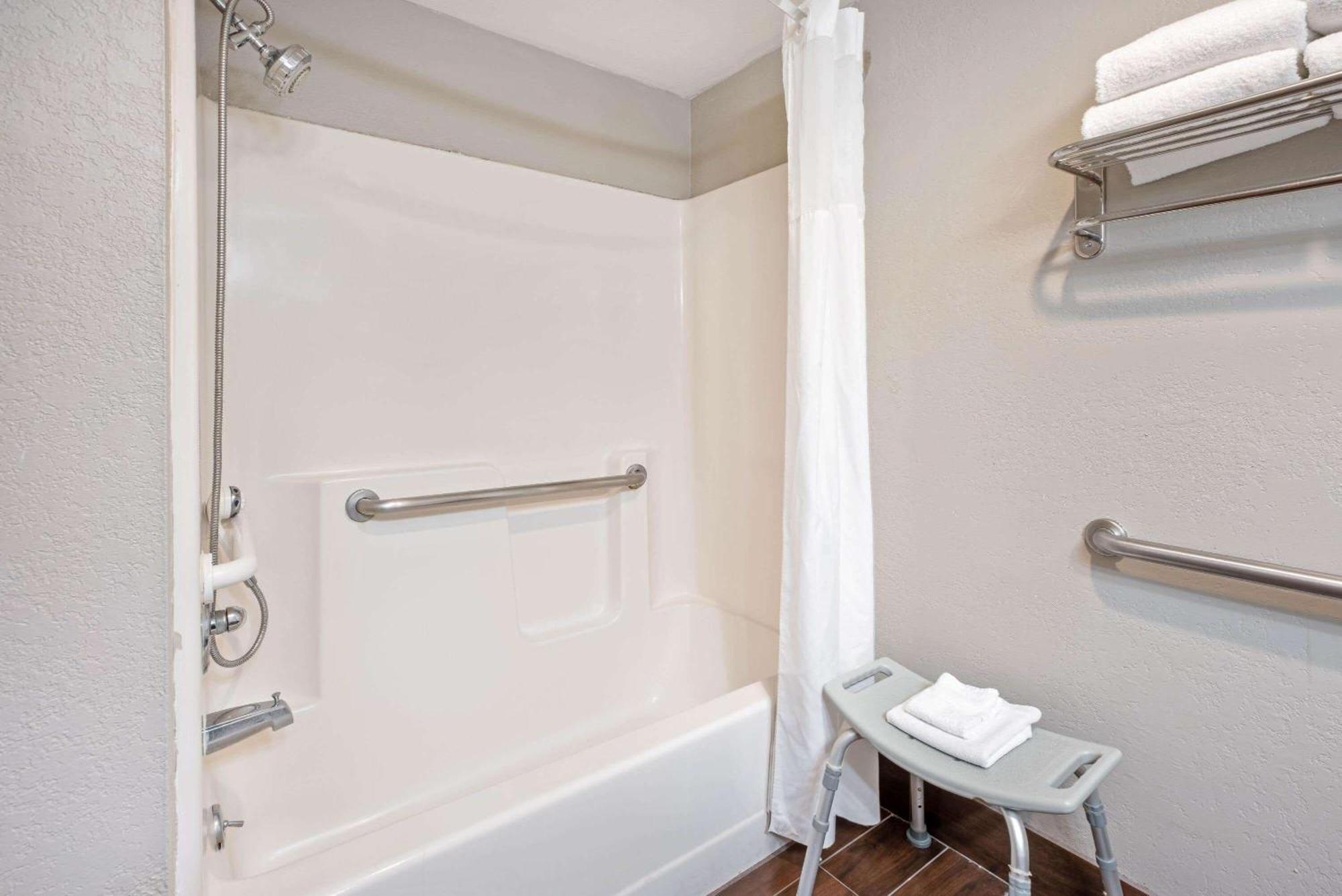 Queen Room Two Queen Beds Bath Tub Mobility Accessible or Non-Smoking