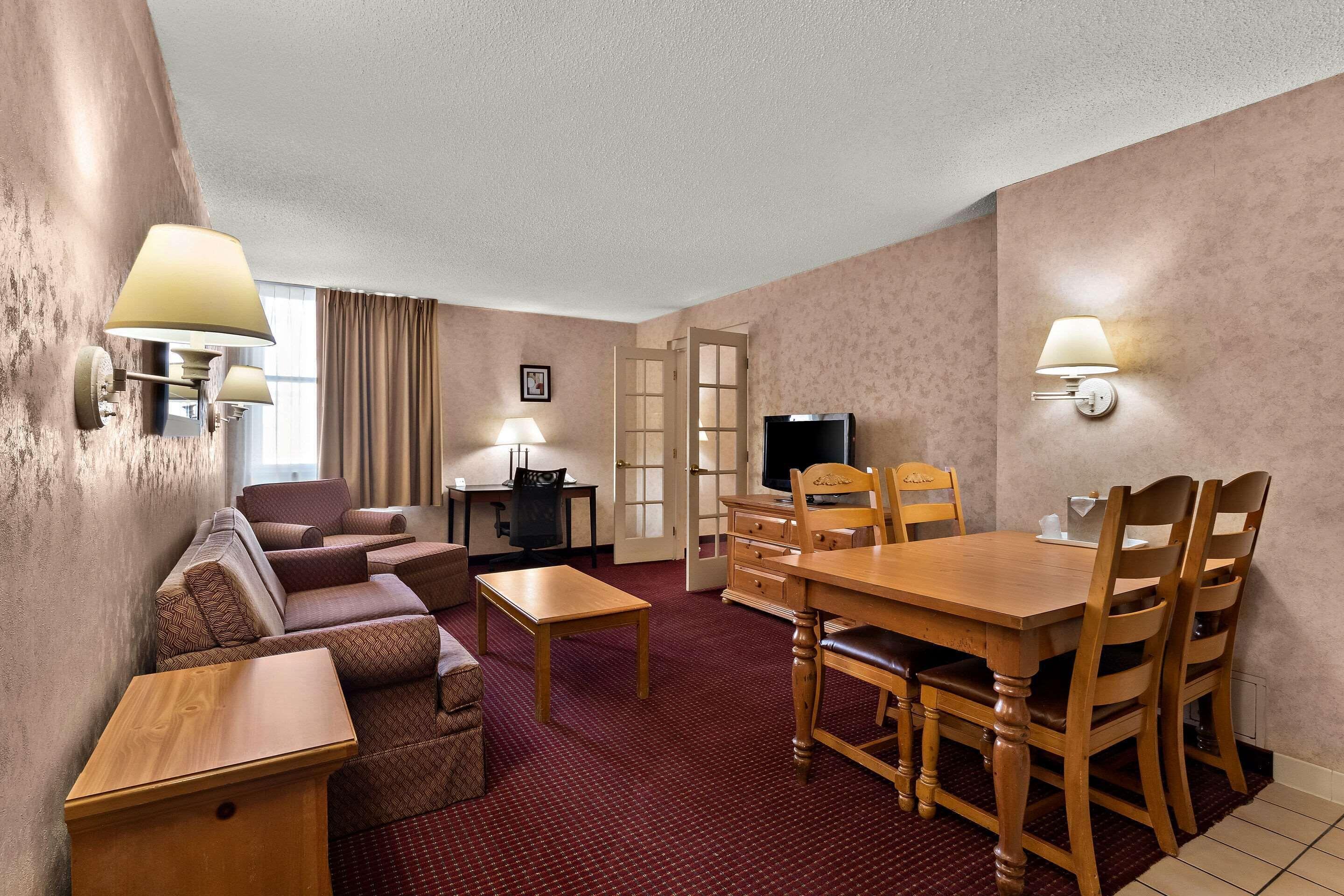 Double Suite Two Double Beds Non-Smoking