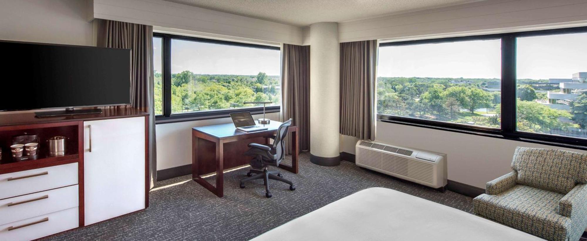 Corner King Room