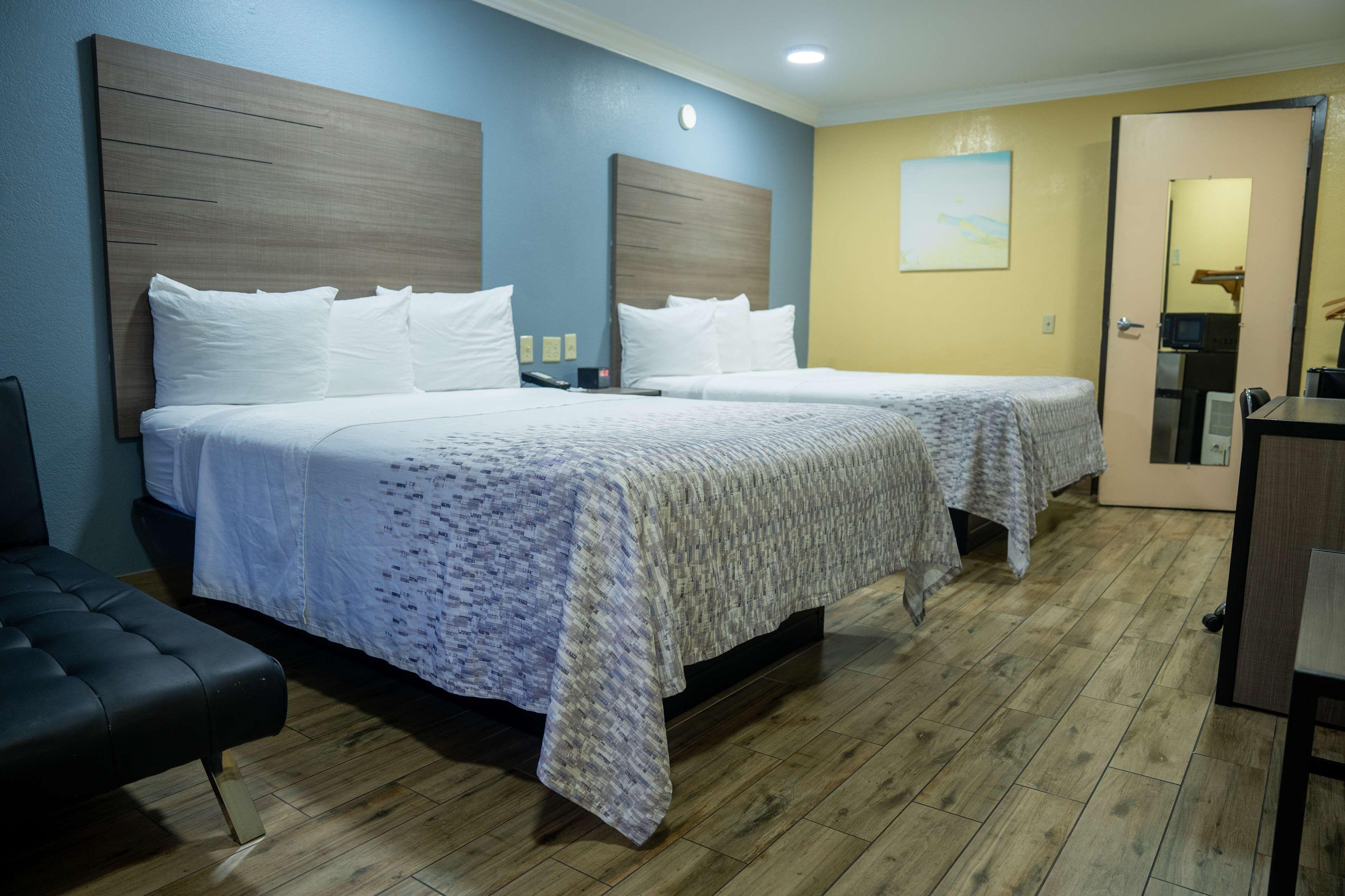 2 Queen Beds Accessible Non Smoking