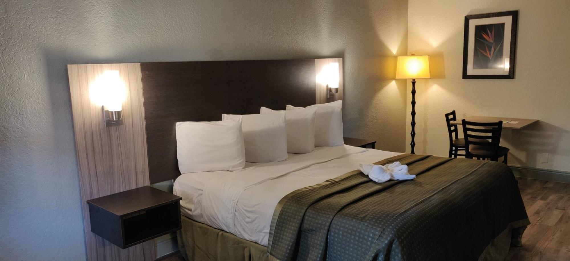 Deluxe King Room - Non-Smoking