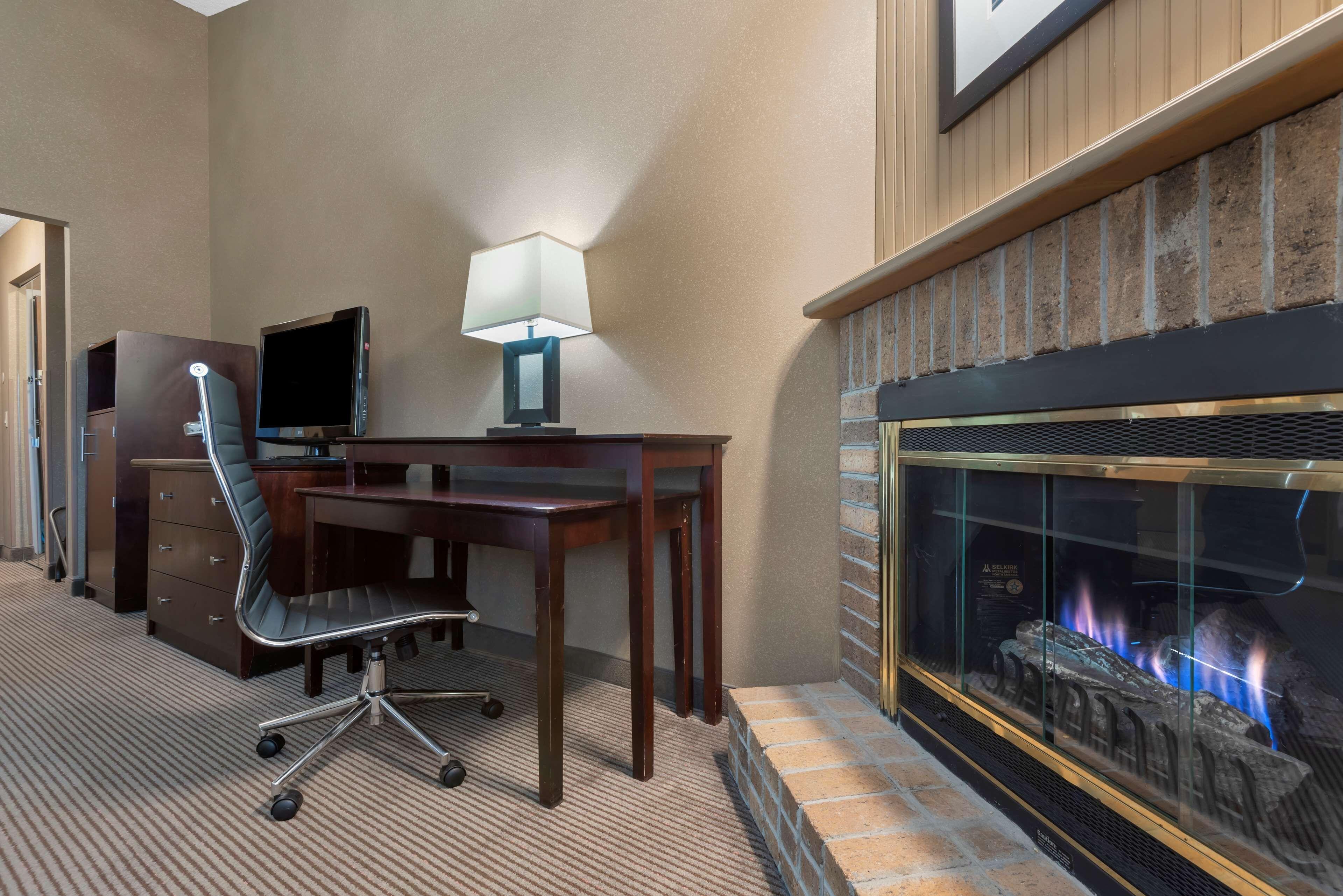 King Room Fireplace Non-Smoking
