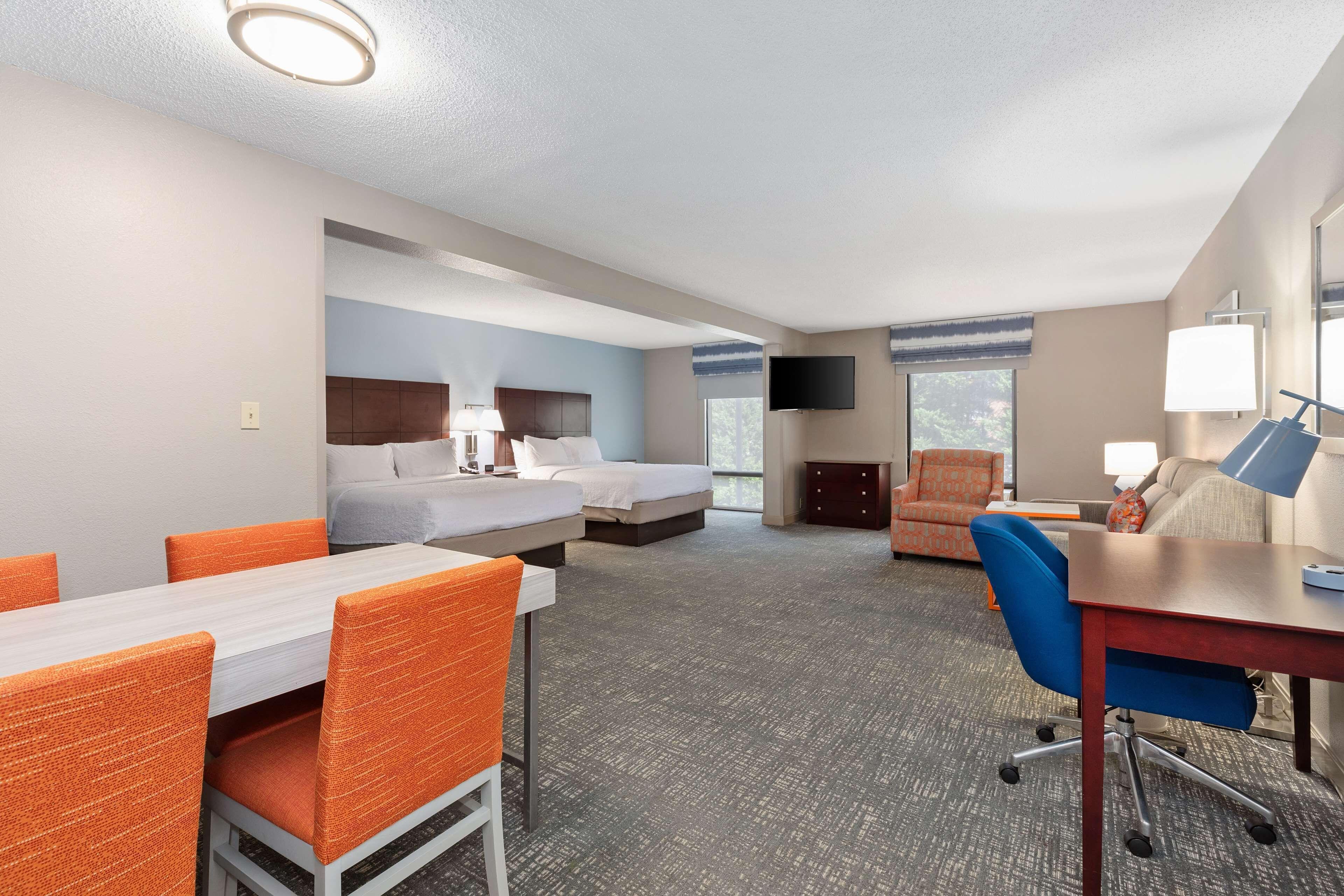 One-Bedroom Queen Suite Two Queen Beds Non-Smoking