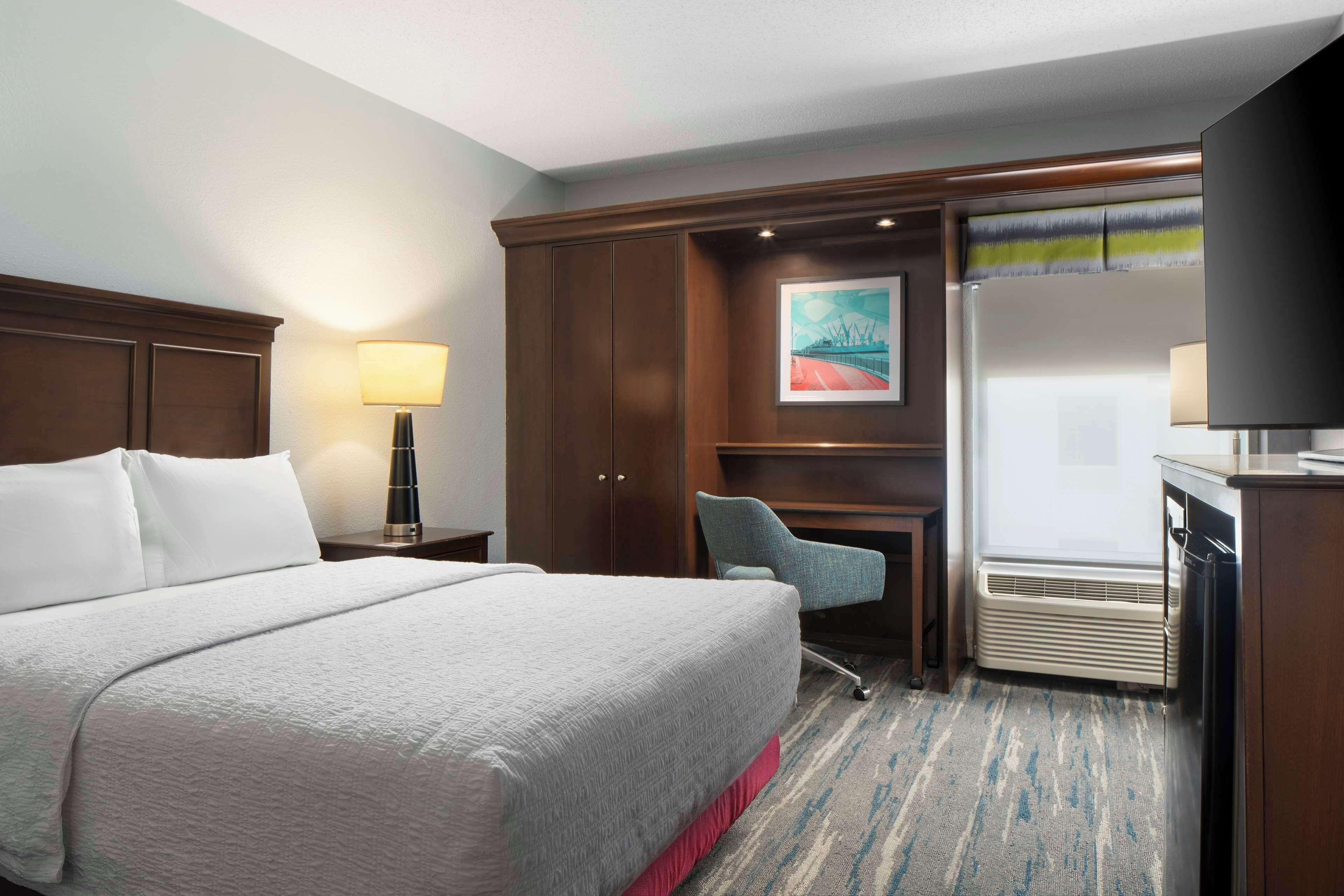 Double Room Tub Mobility Hearing Accessible or Non-Smoking