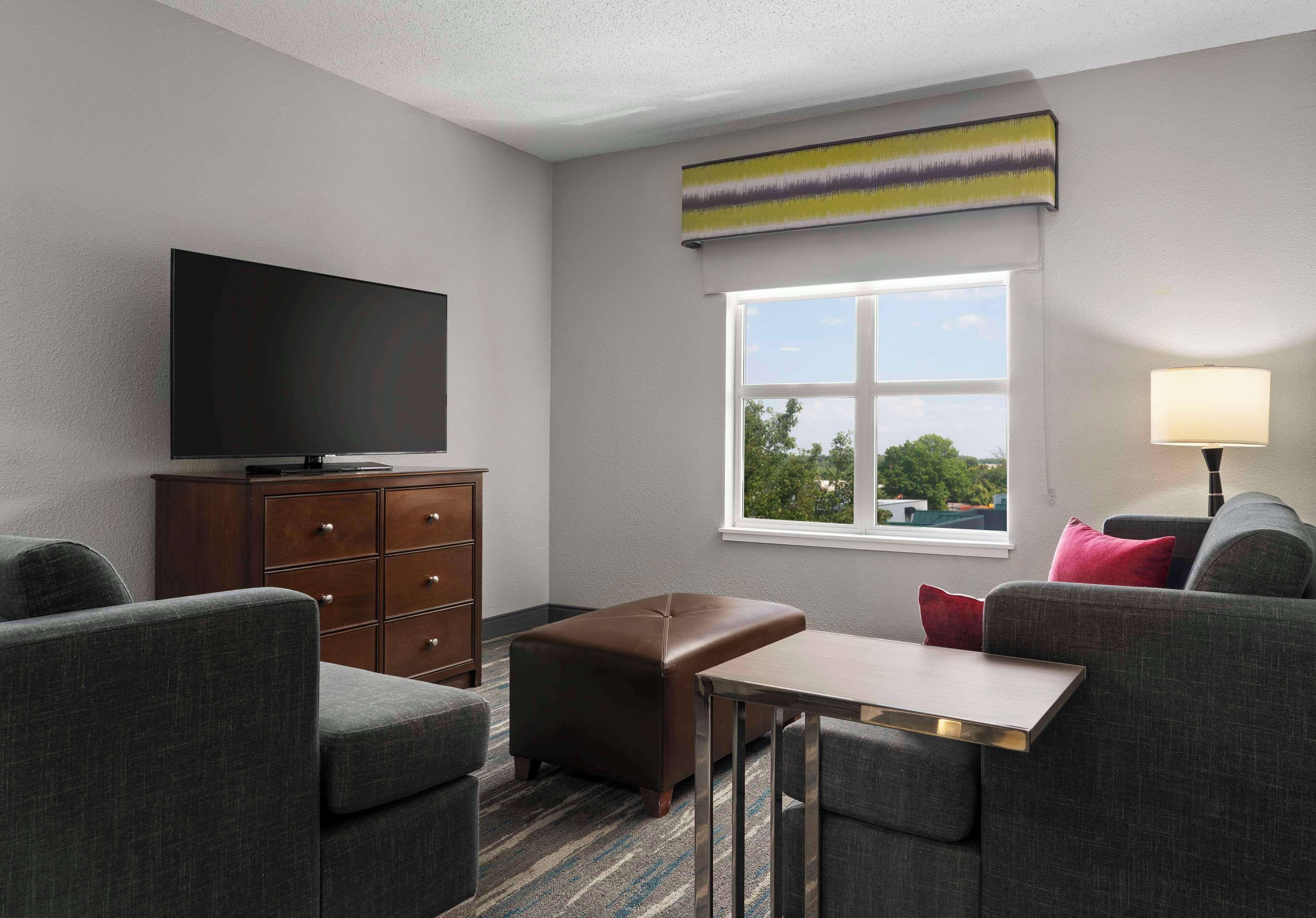 One-Bedroom King Suite Kitchen Non-Smoking