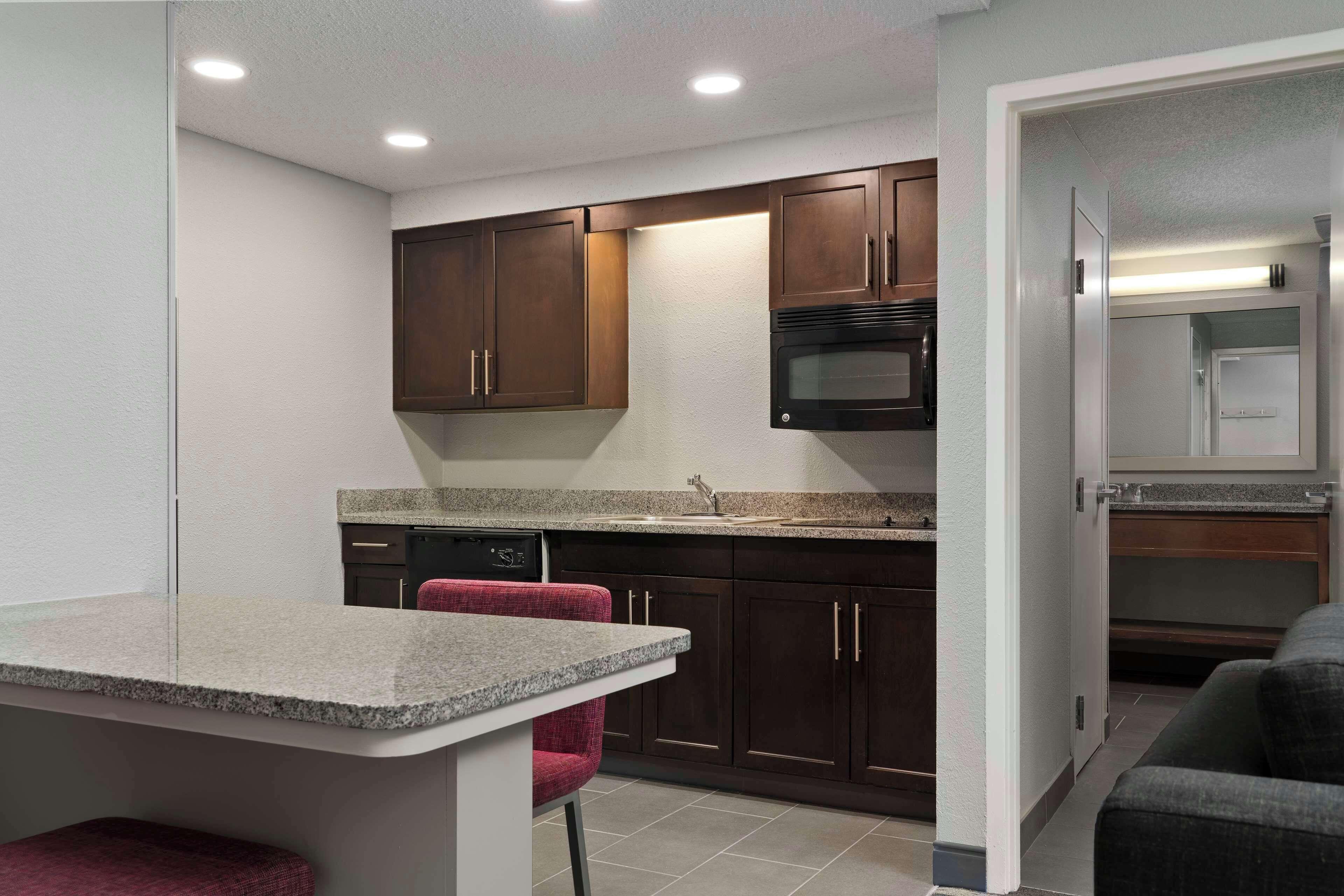 One-Bedroom King Suite Kitchen Non-Smoking