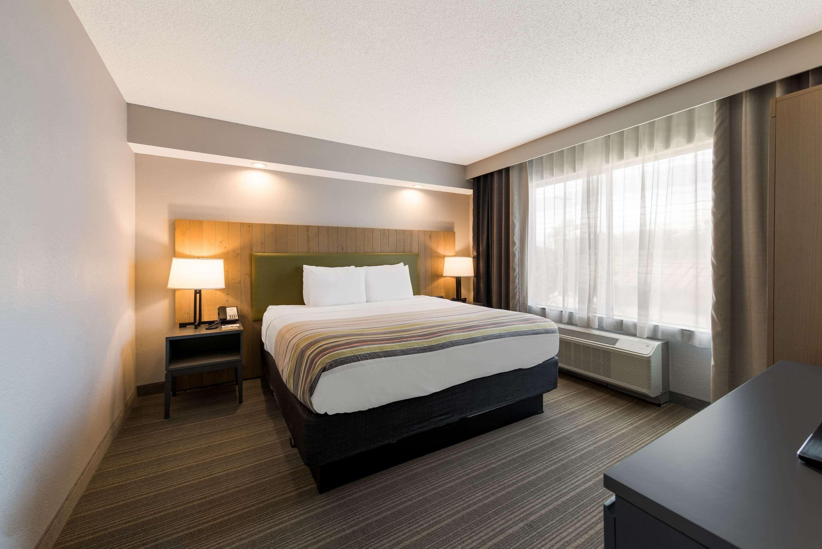 One-Bedroom King Suite Non-Smoking