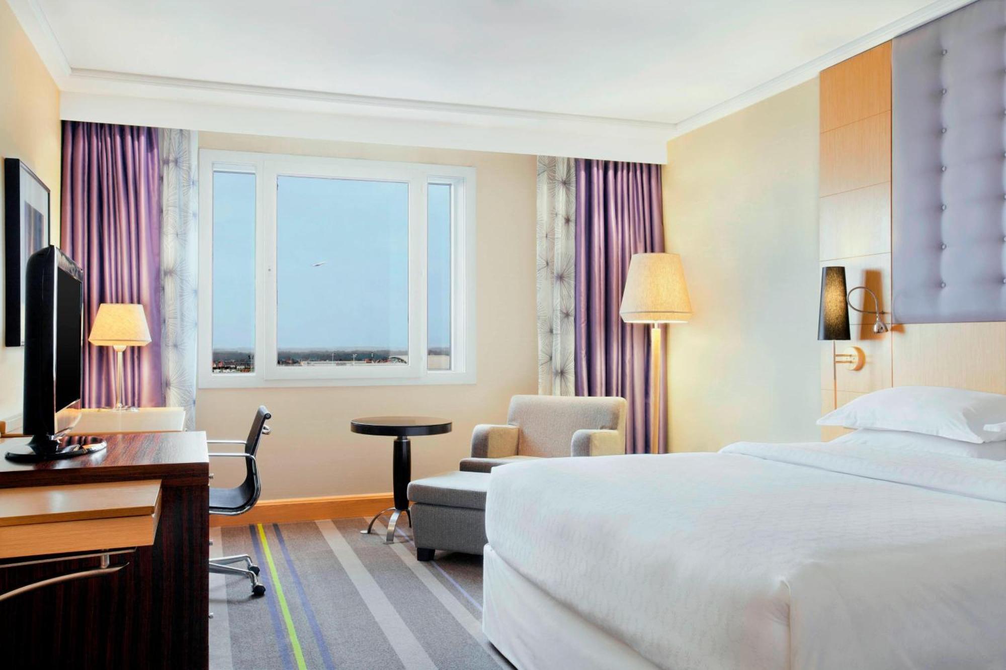 Club Club level Guest room 1 King