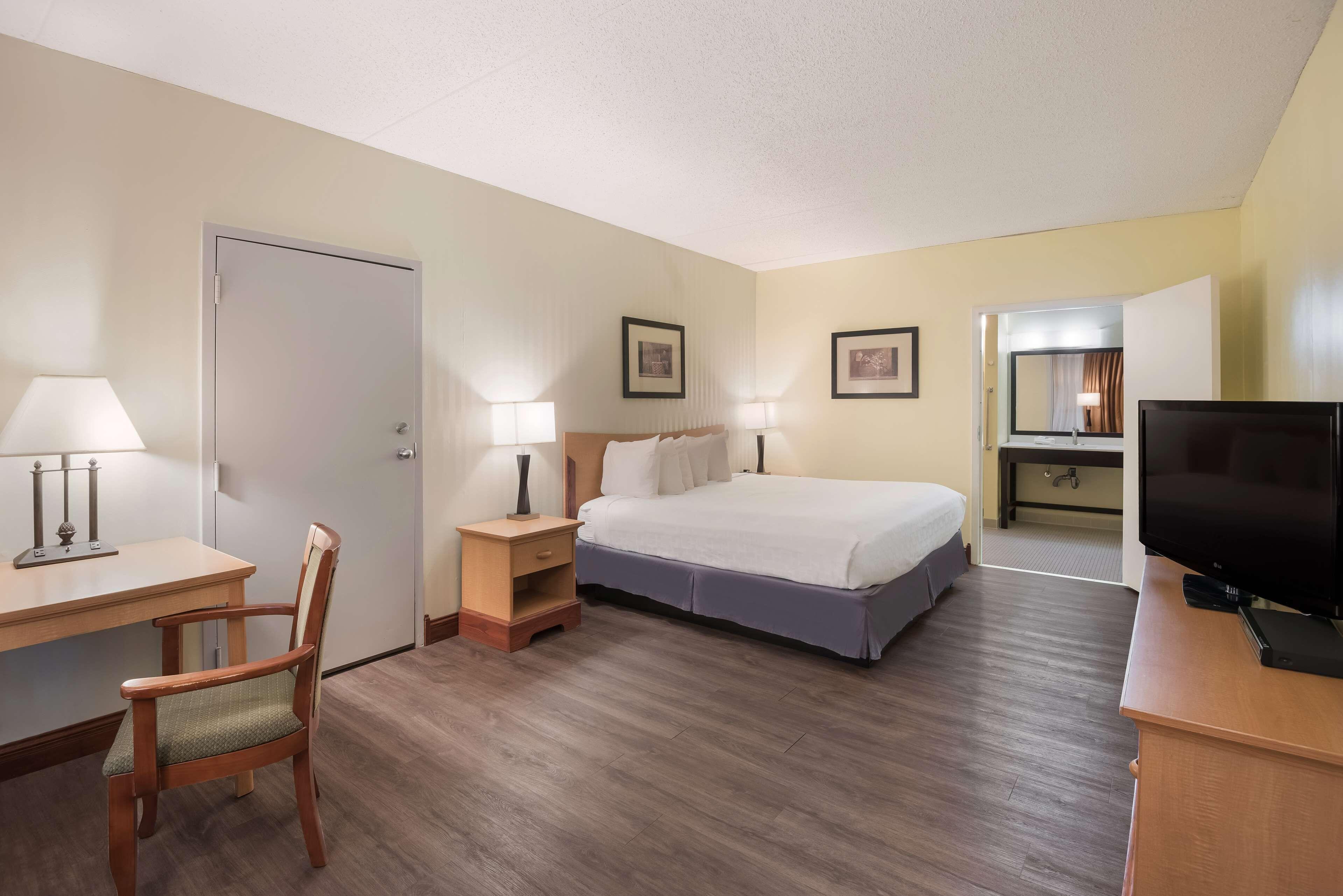 King Room with Bath Tub - Disability Access/Non-Smoking