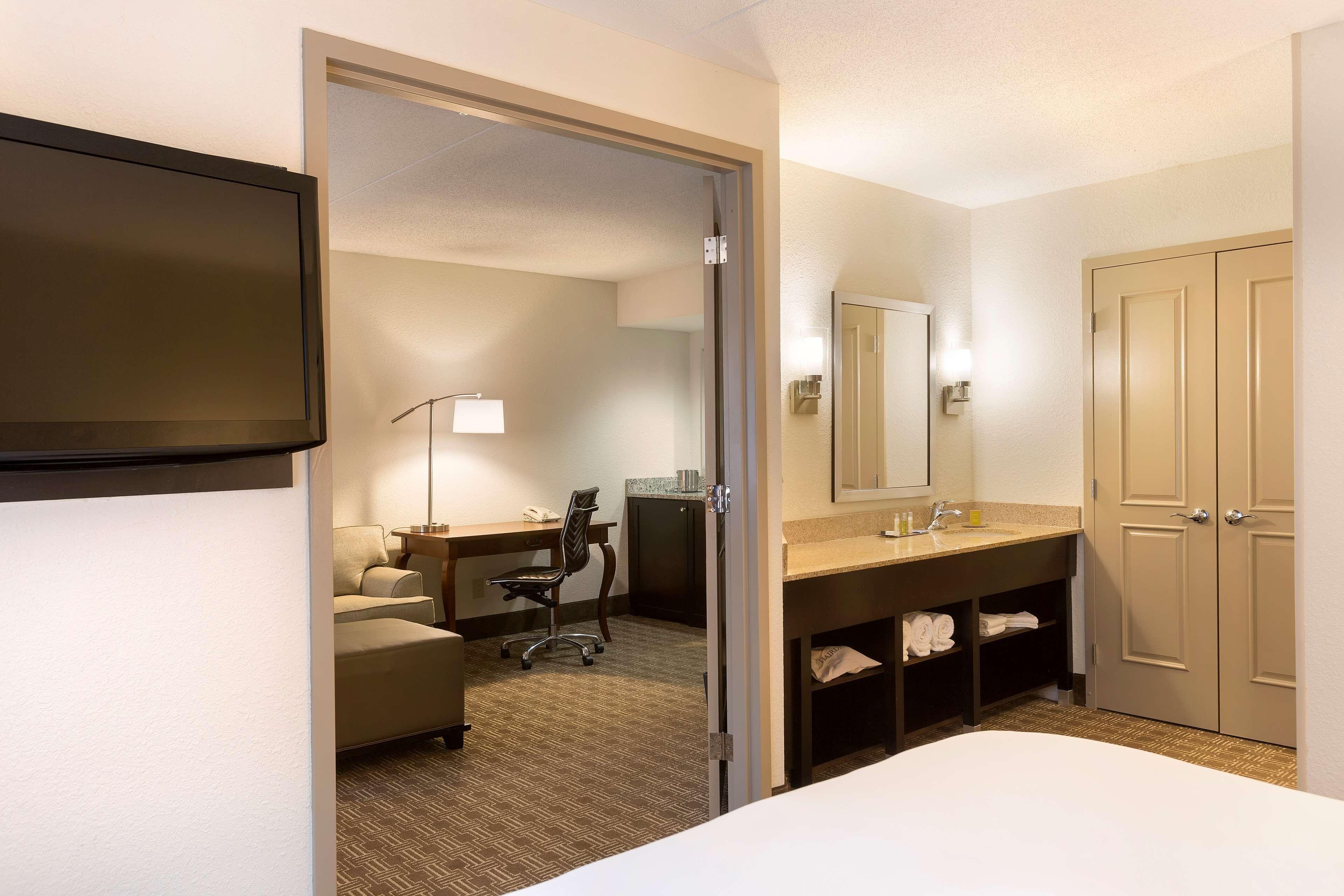 Deluxe King Suite