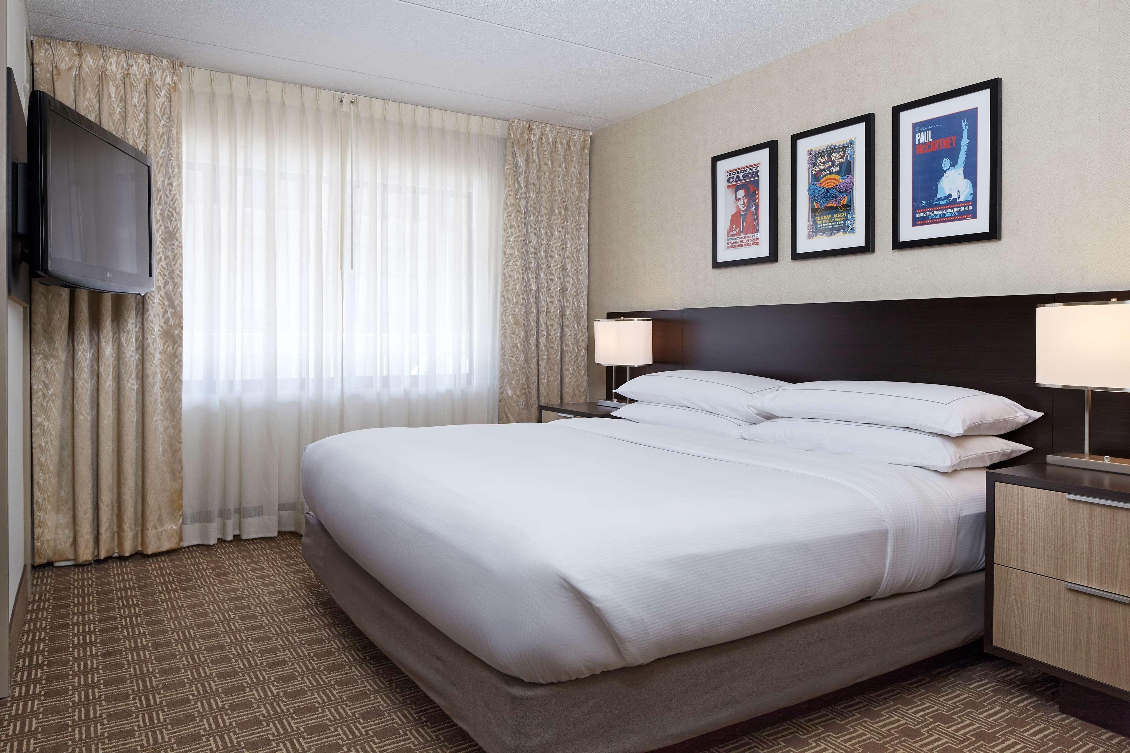 Deluxe King Suite