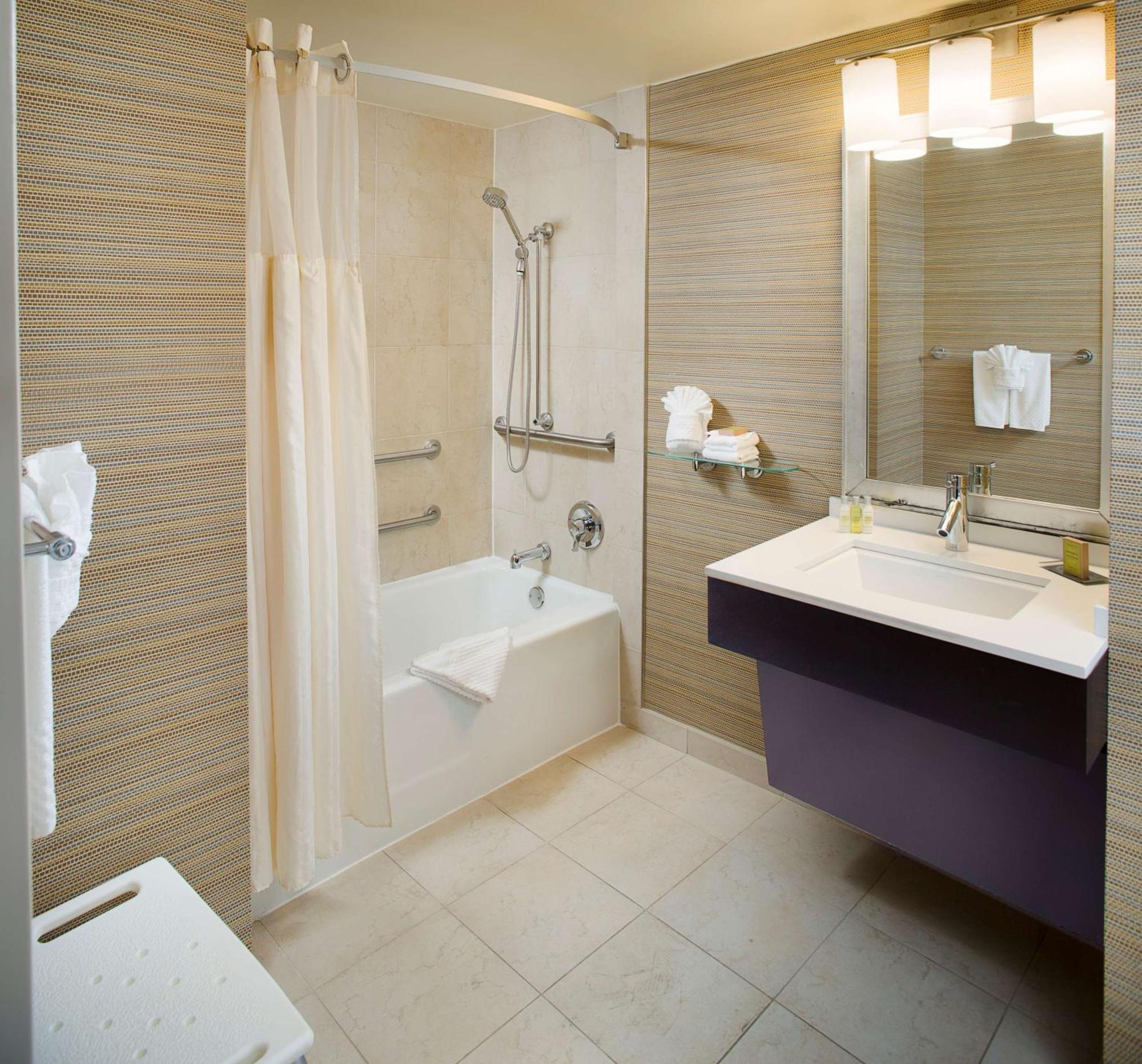 King Room Accessible Tub Mobility Access or Non-Smoking