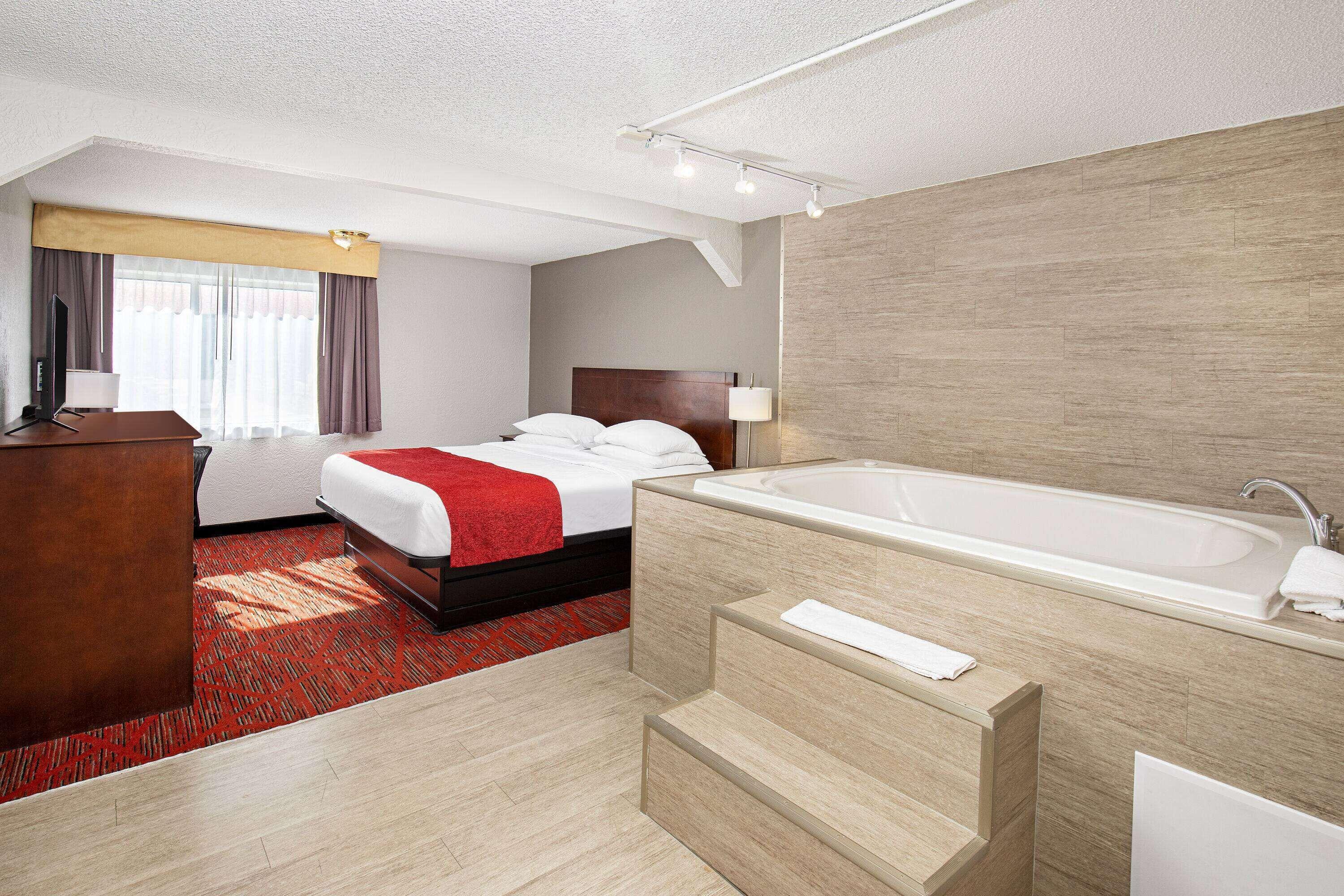 Deluxe King Studio Suite - Non-Smoking