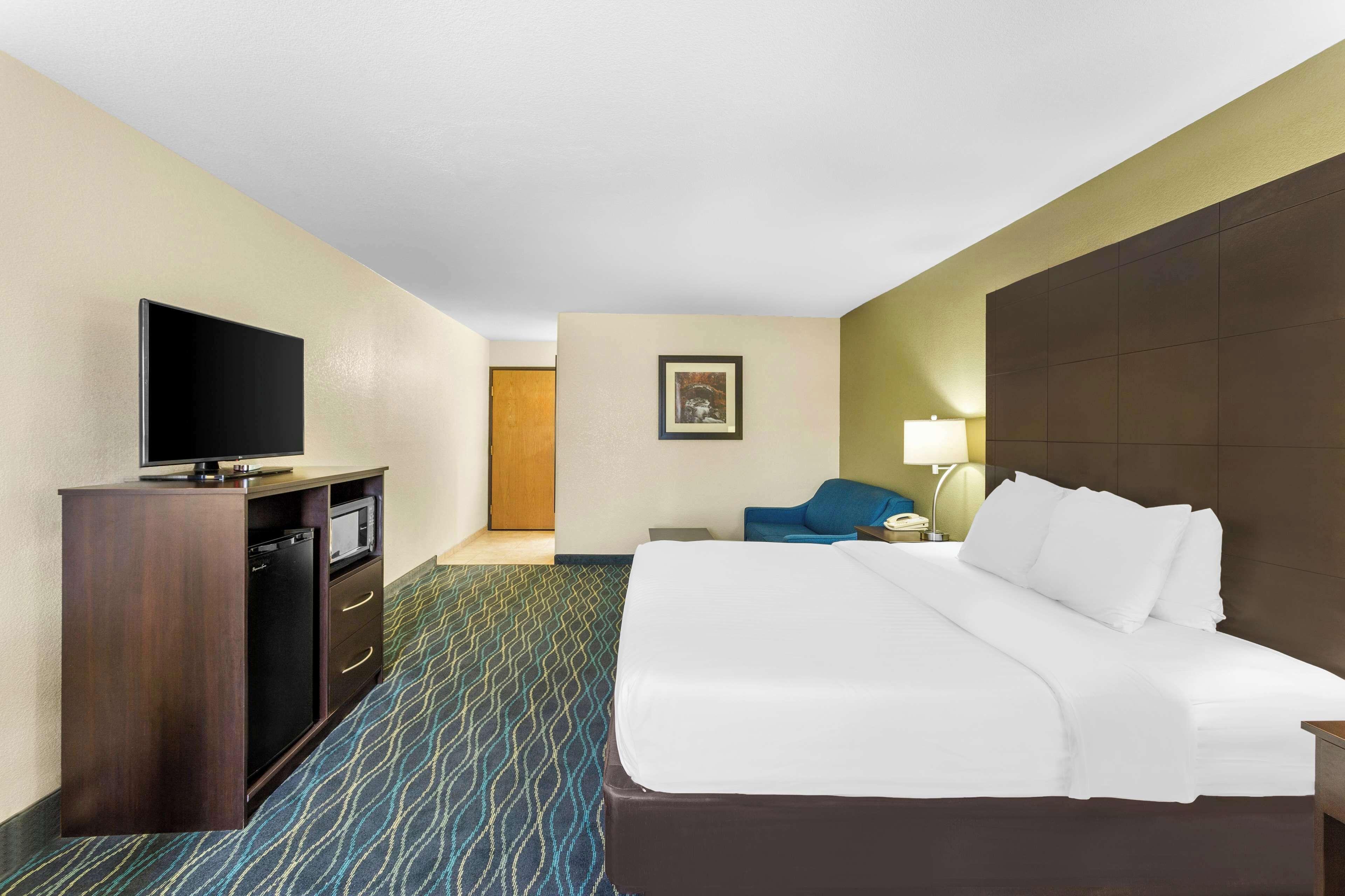 Deluxe King Room - Non-Smoking