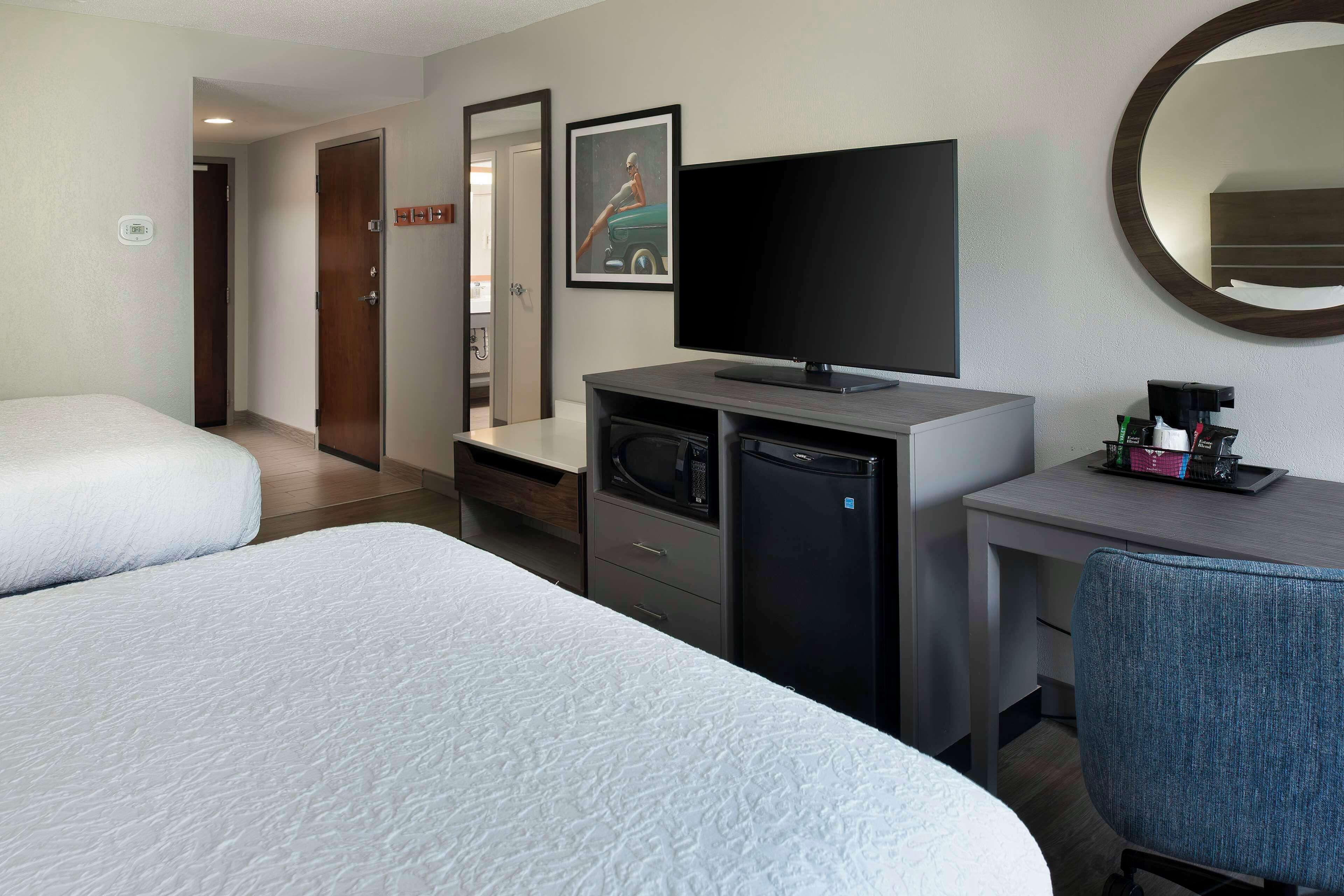 Queen Room Two Queen Beds Hearing Access or Non-Smoking