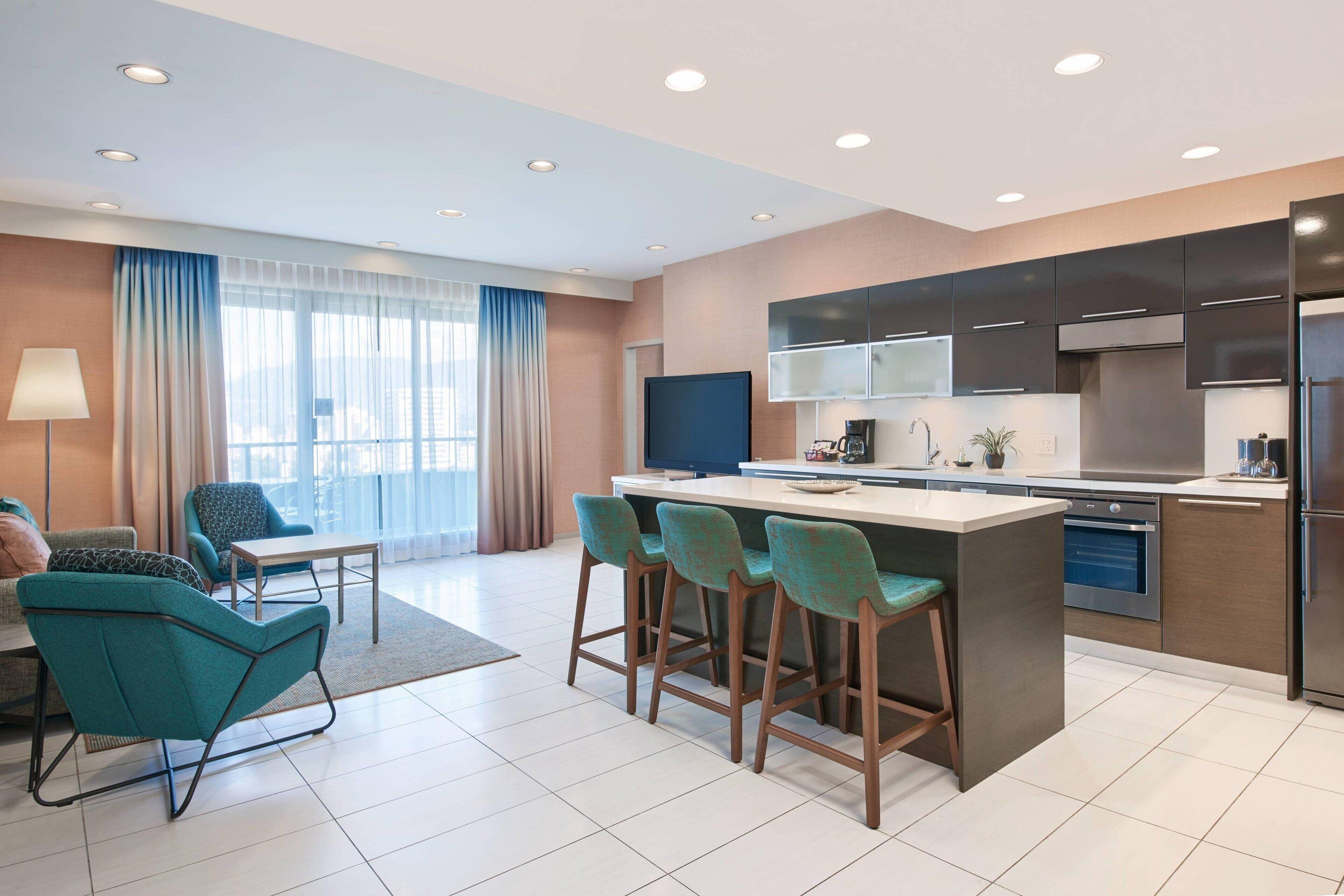1 Bedroom Penthouse Suite 1 King Sofa bed Top floor