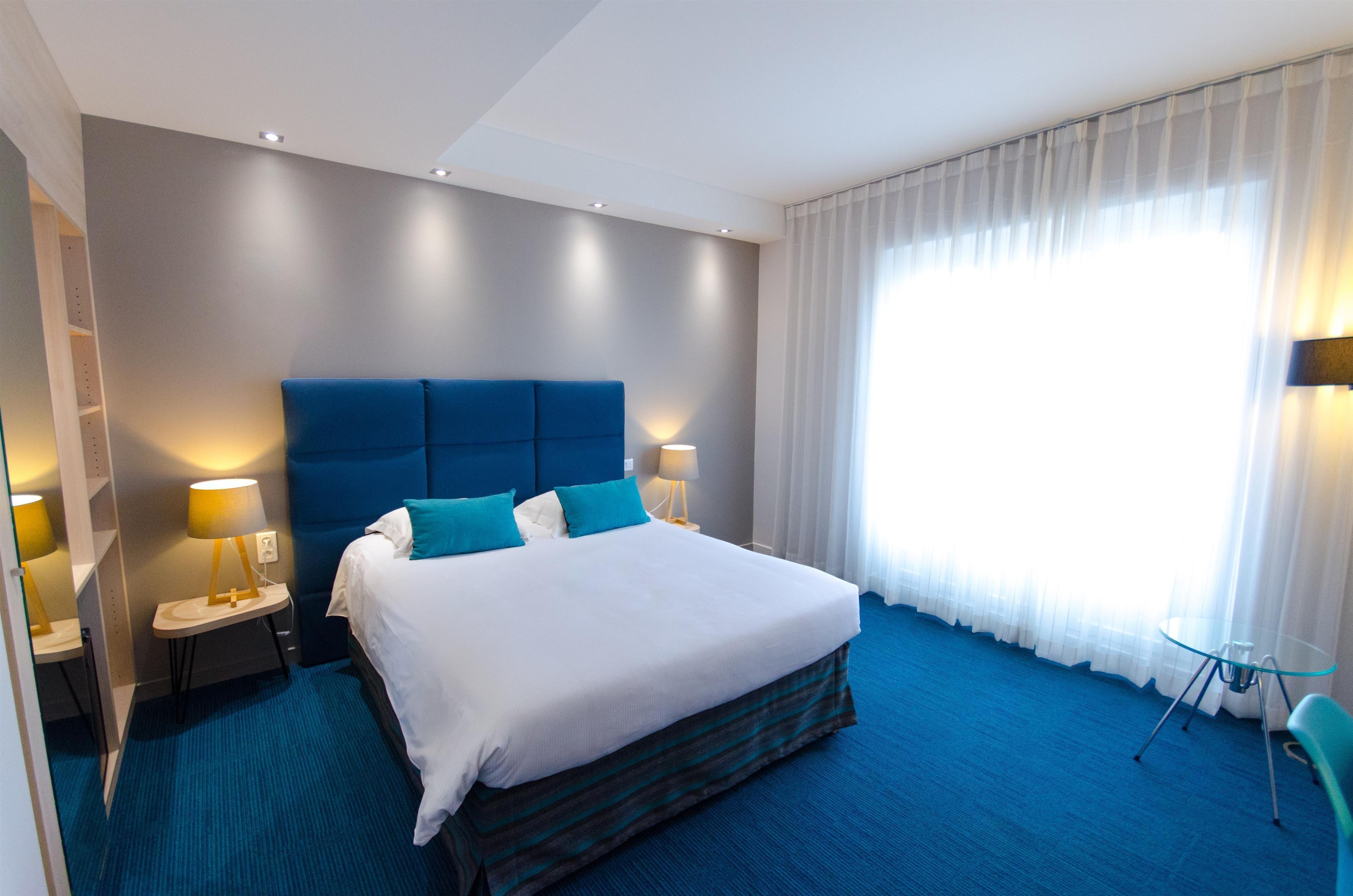 Superior Large Room One King Bed One Single Bed Non-Smoking