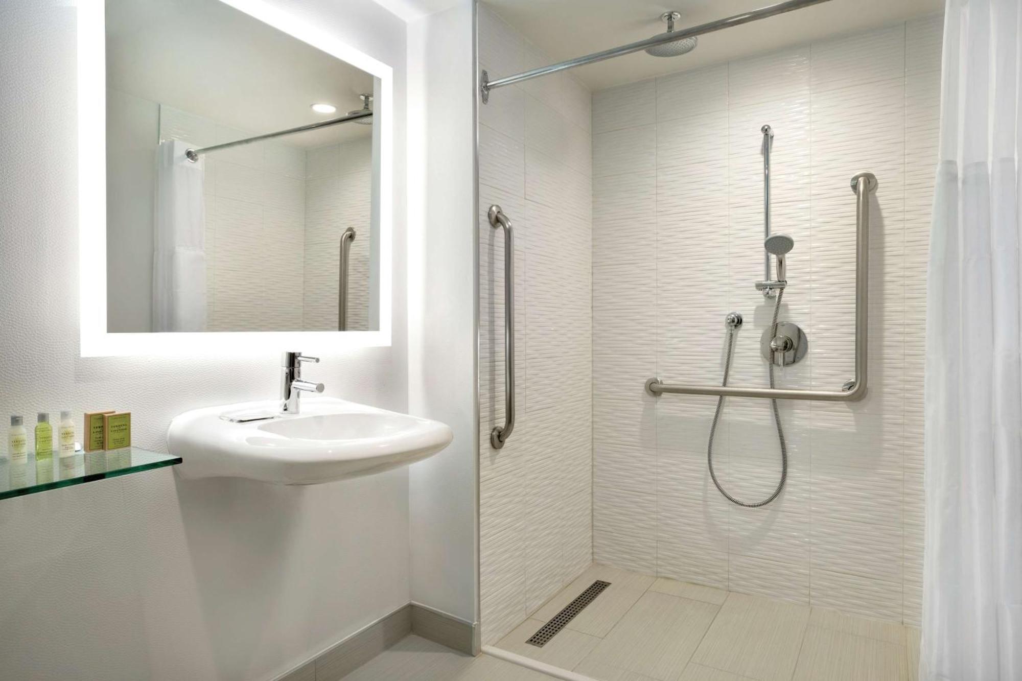 Queen Room Roll Shower Mobility Hearing Access